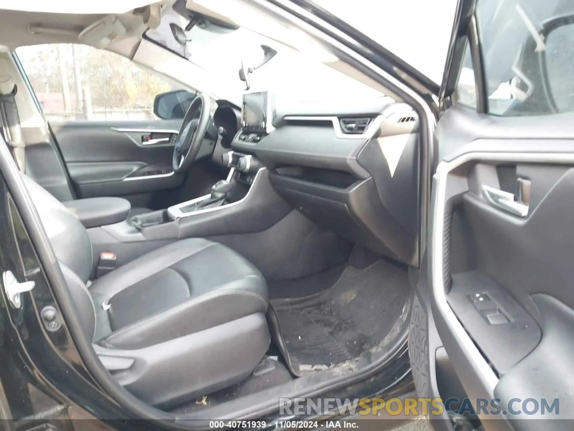 5 Photograph of a damaged car 2T3A1RFV7MC155429 TOYOTA RAV4 2021