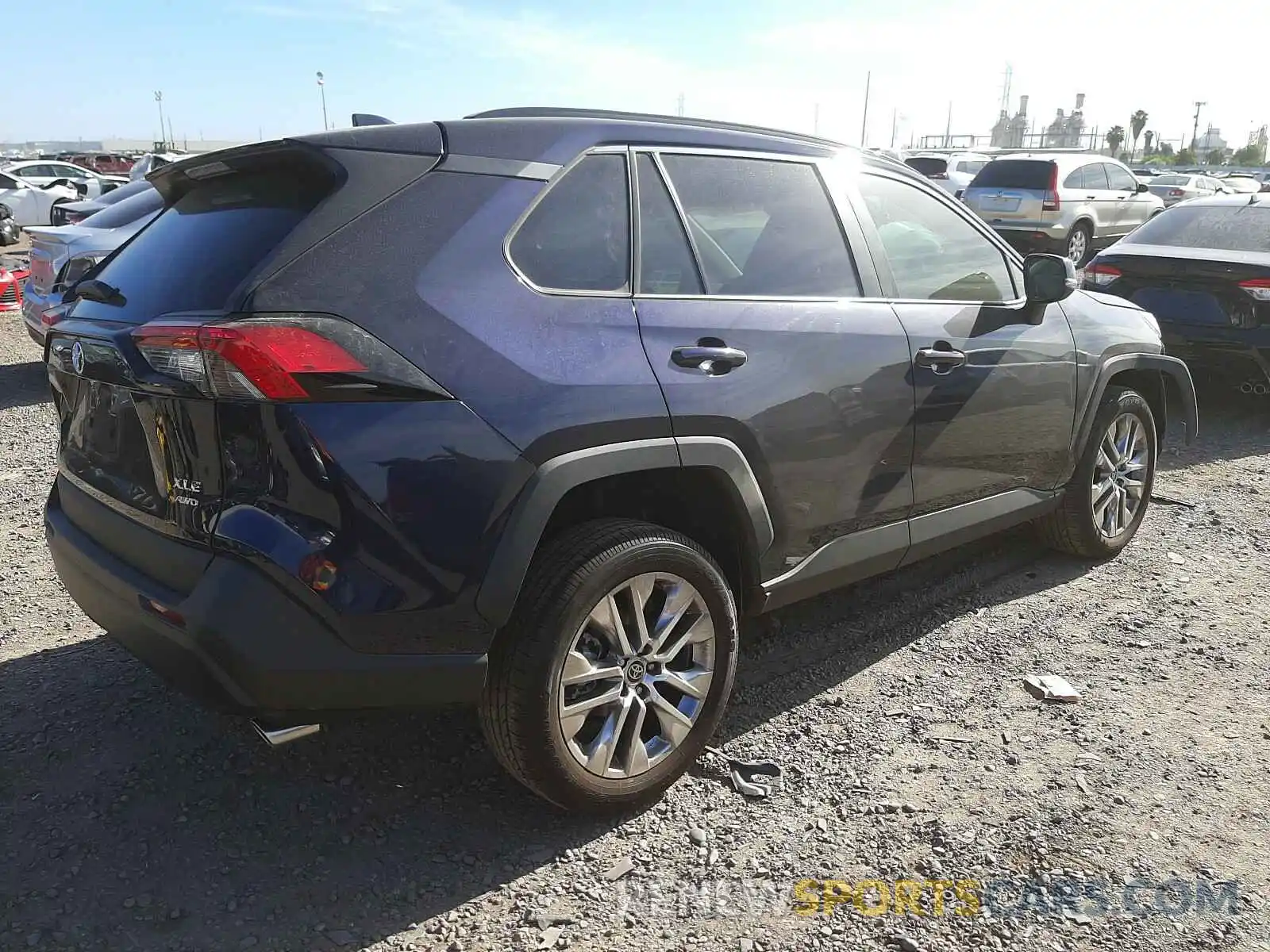 4 Photograph of a damaged car 2T3A1RFV7MW183133 TOYOTA RAV4 2021