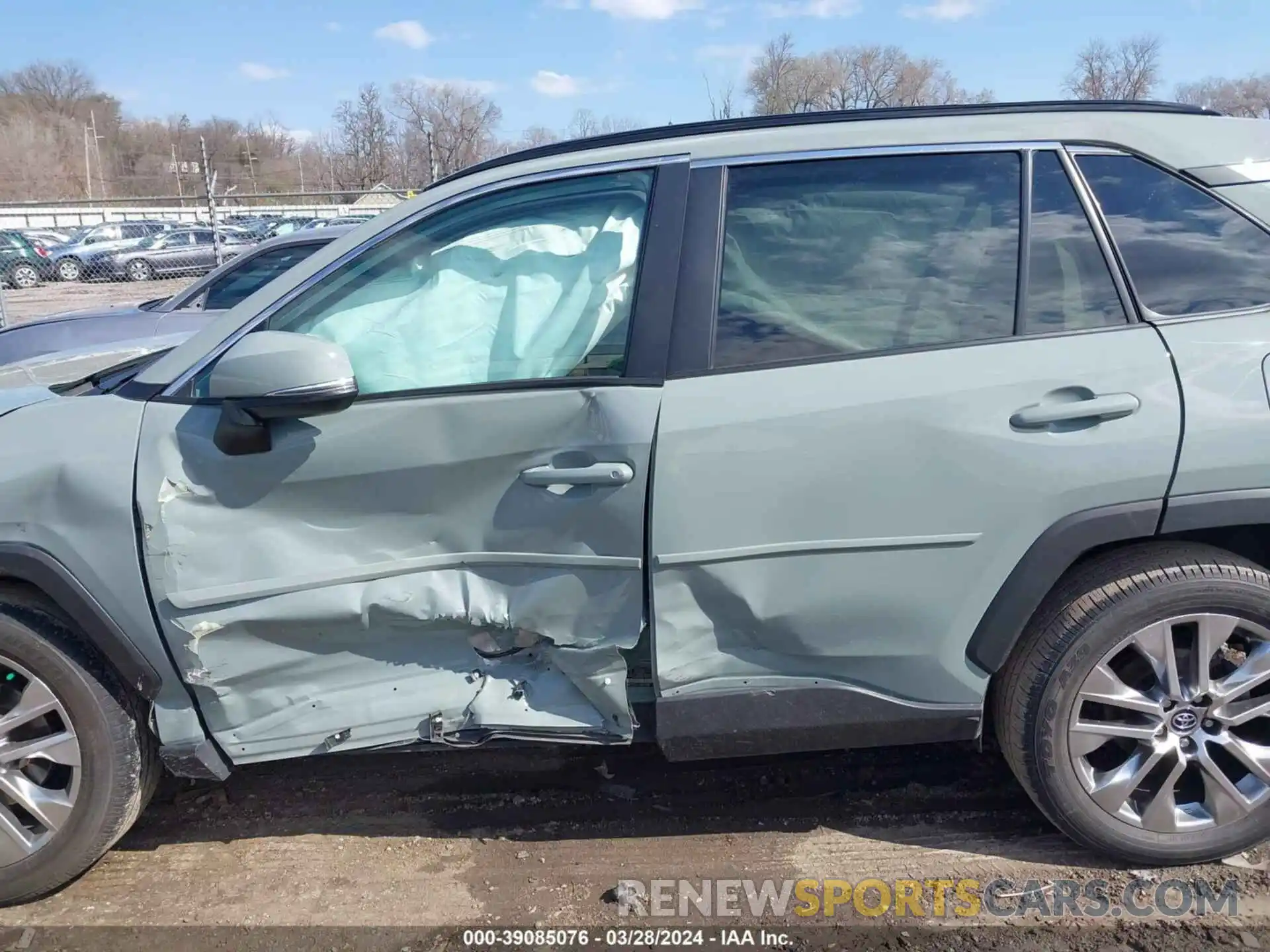 14 Photograph of a damaged car 2T3A1RFV8MC149008 TOYOTA RAV4 2021