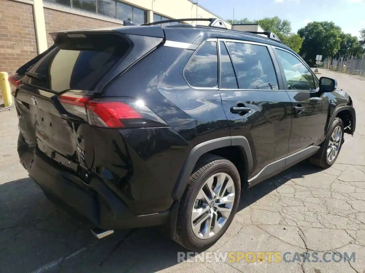 4 Photograph of a damaged car 2T3A1RFV8MC229960 TOYOTA RAV4 2021