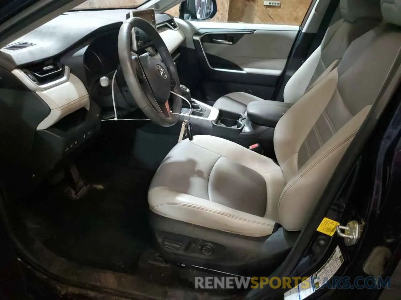 7 Photograph of a damaged car 2T3A1RFV8MW204832 TOYOTA RAV4 2021