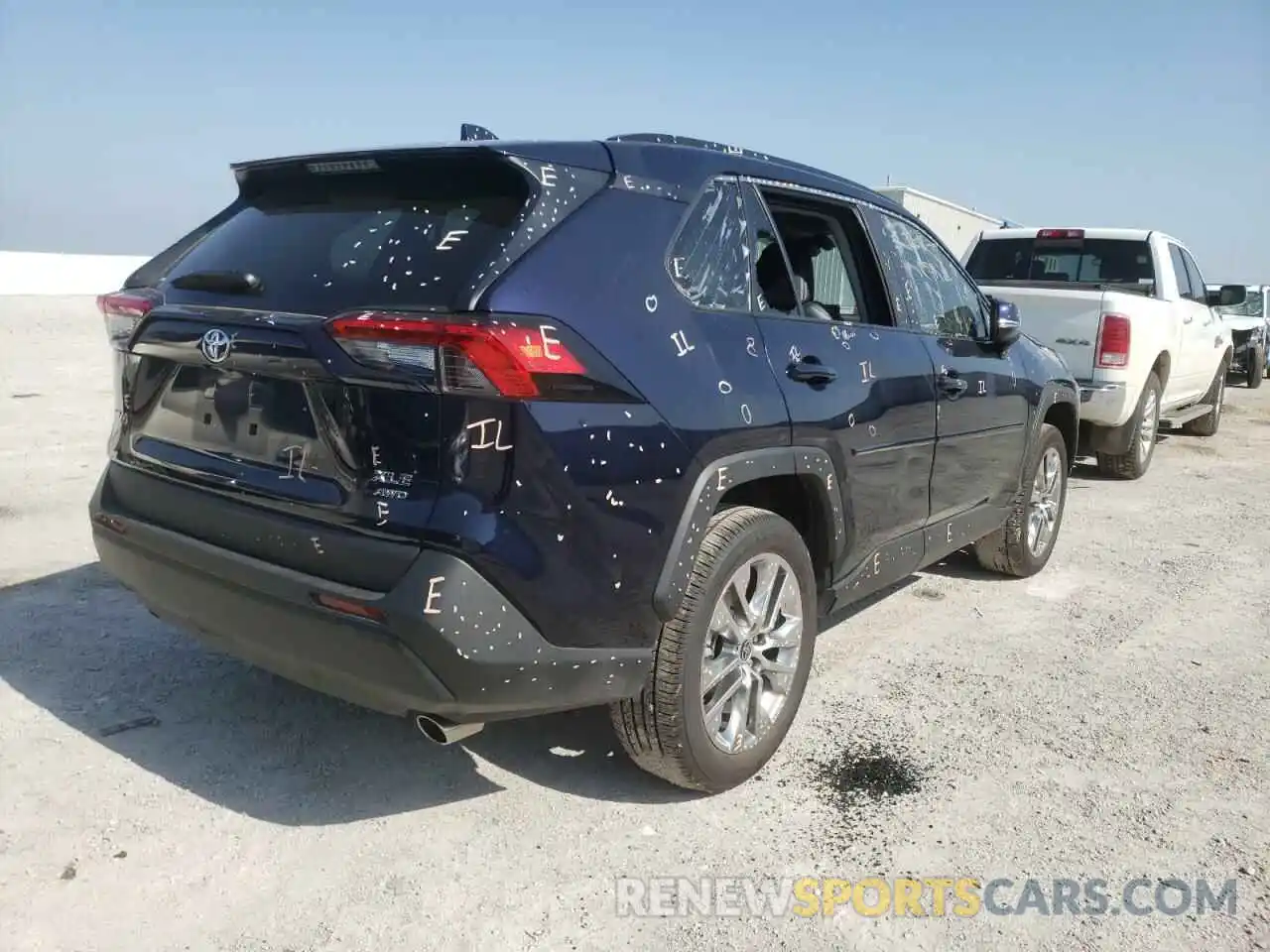 4 Photograph of a damaged car 2T3A1RFV8MW247096 TOYOTA RAV4 2021