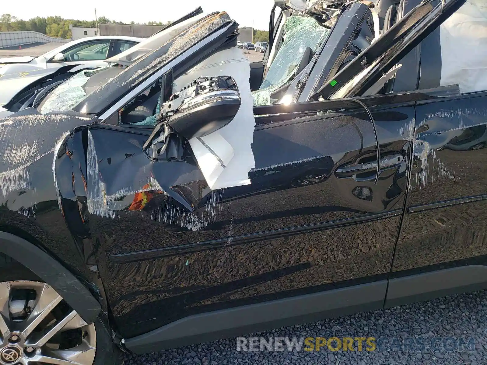 10 Photograph of a damaged car 2T3A1RFV9MC188822 TOYOTA RAV4 2021