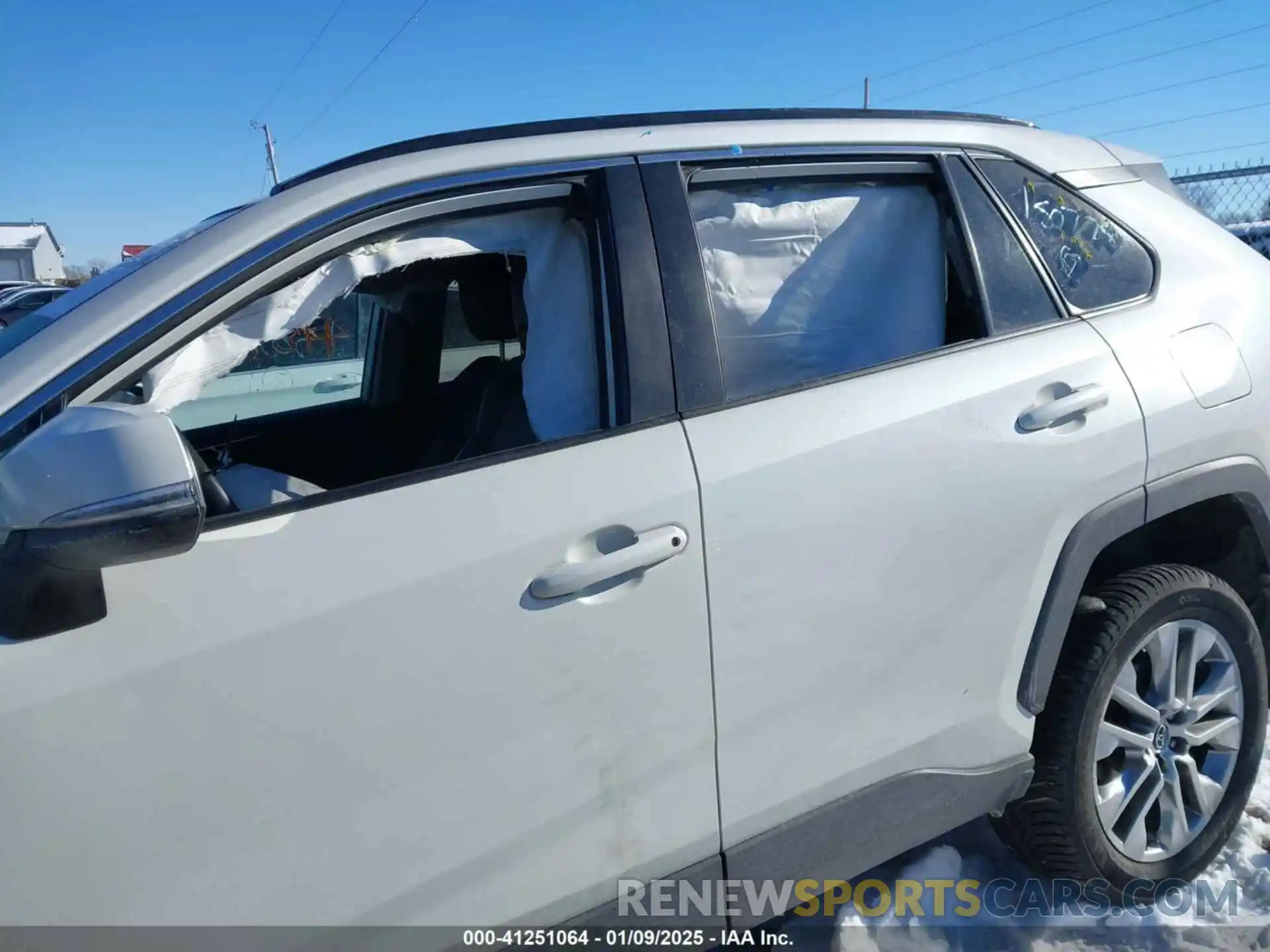 14 Photograph of a damaged car 2T3A1RFV9MW150778 TOYOTA RAV4 2021