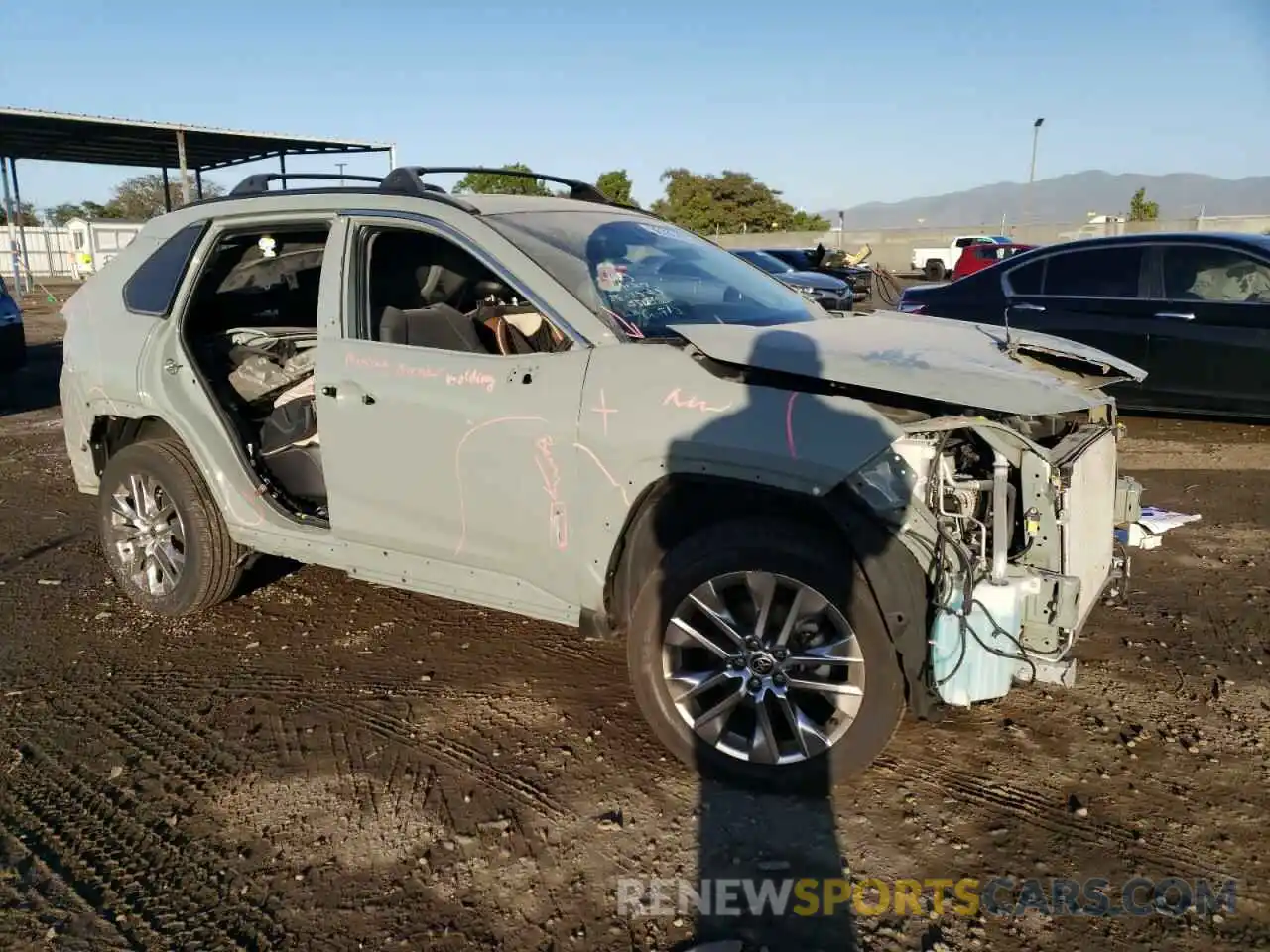 4 Photograph of a damaged car 2T3A1RFV9MW206492 TOYOTA RAV4 2021