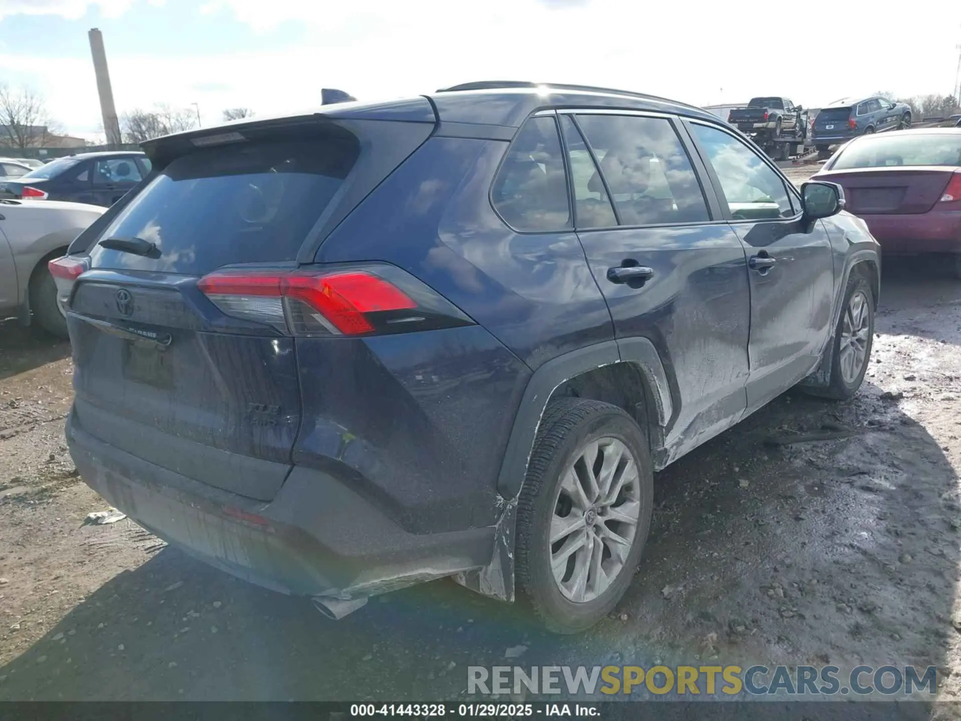 4 Photograph of a damaged car 2T3A1RFVXMW170960 TOYOTA RAV4 2021
