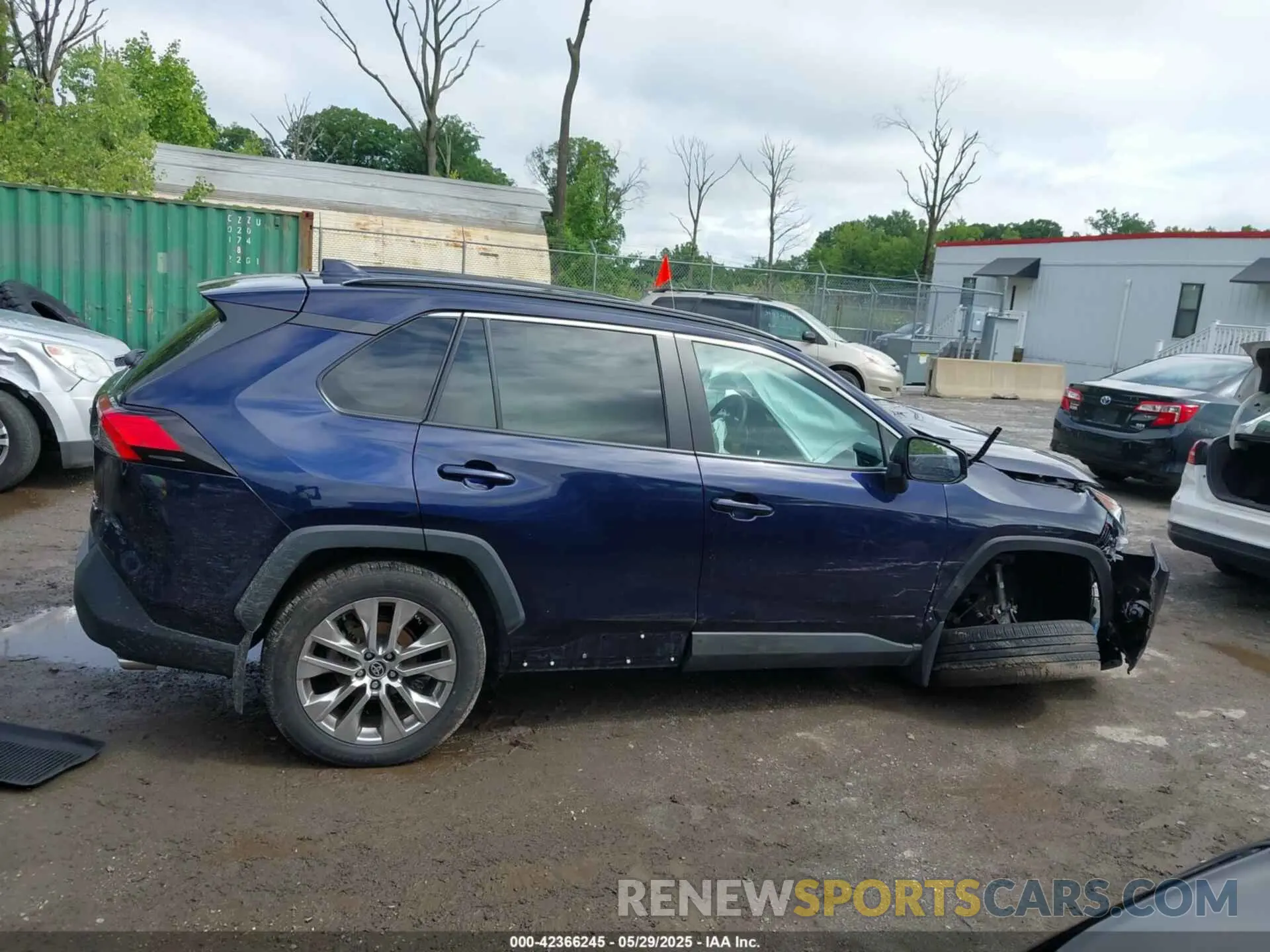 13 Photograph of a damaged car 2T3A1RFVXMW195342 TOYOTA RAV4 2021