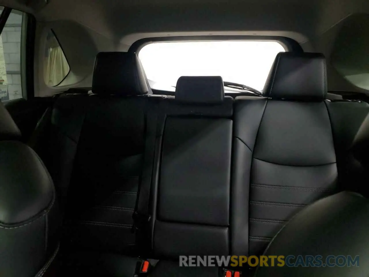 10 Photograph of a damaged car 2T3B6RFV5MW016596 TOYOTA RAV4 2021