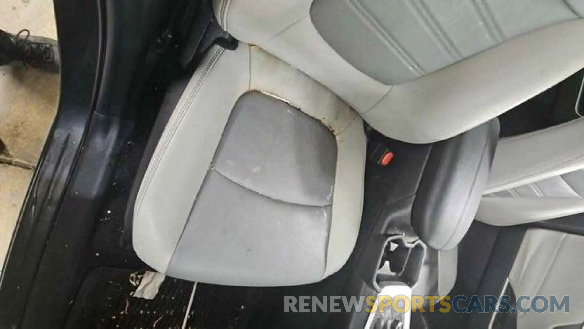 2 Photograph of a damaged car 2T3B6RFV8MW020173 TOYOTA RAV4 2021