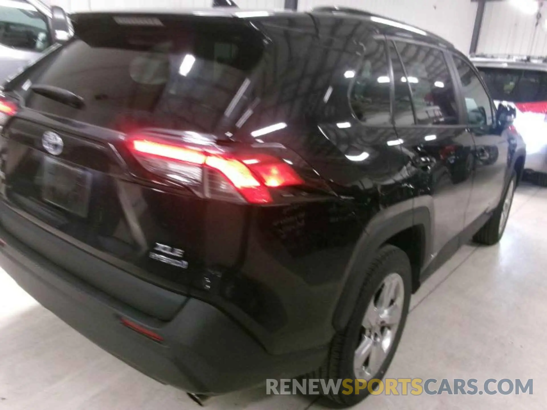 11 Photograph of a damaged car 2T3B6RFV9MW020232 TOYOTA RAV4 2021