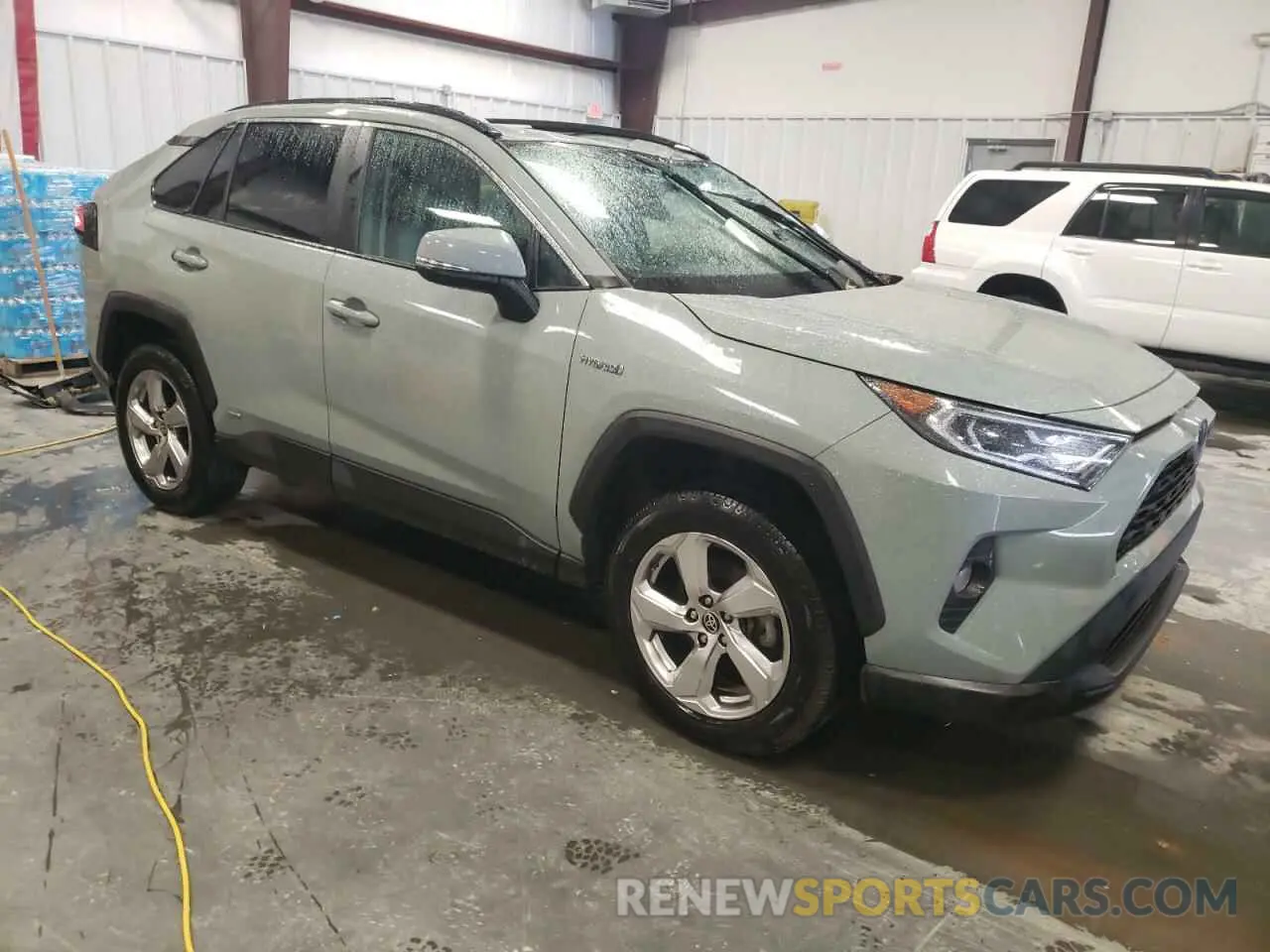 4 Photograph of a damaged car 2T3B6RFVXMW022135 TOYOTA RAV4 2021