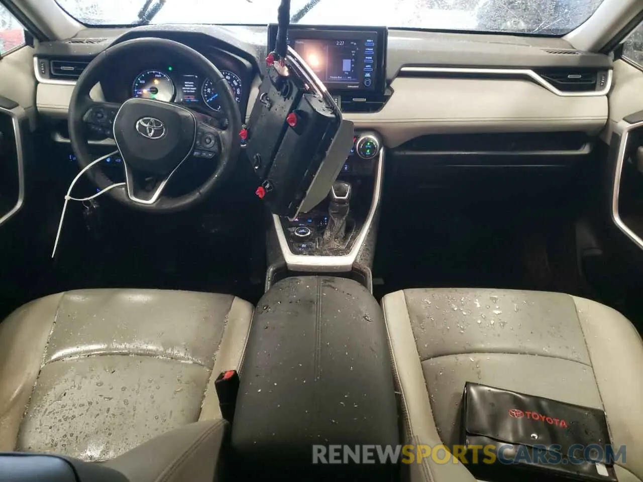 8 Photograph of a damaged car 2T3B6RFVXMW022135 TOYOTA RAV4 2021