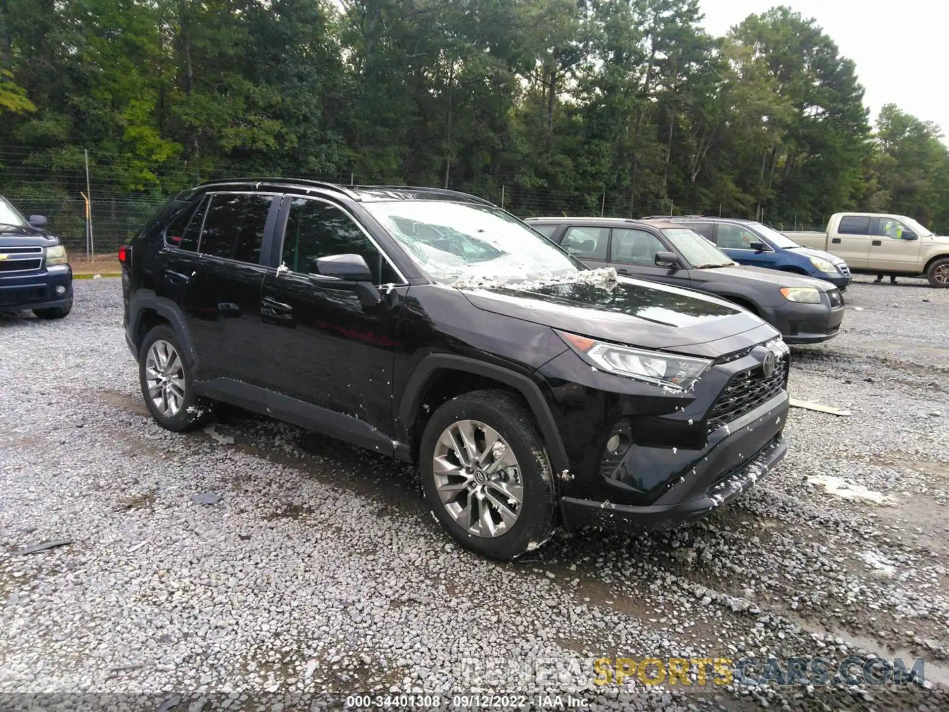 1 Photograph of a damaged car 2T3C1RFV0MC086513 TOYOTA RAV4 2021