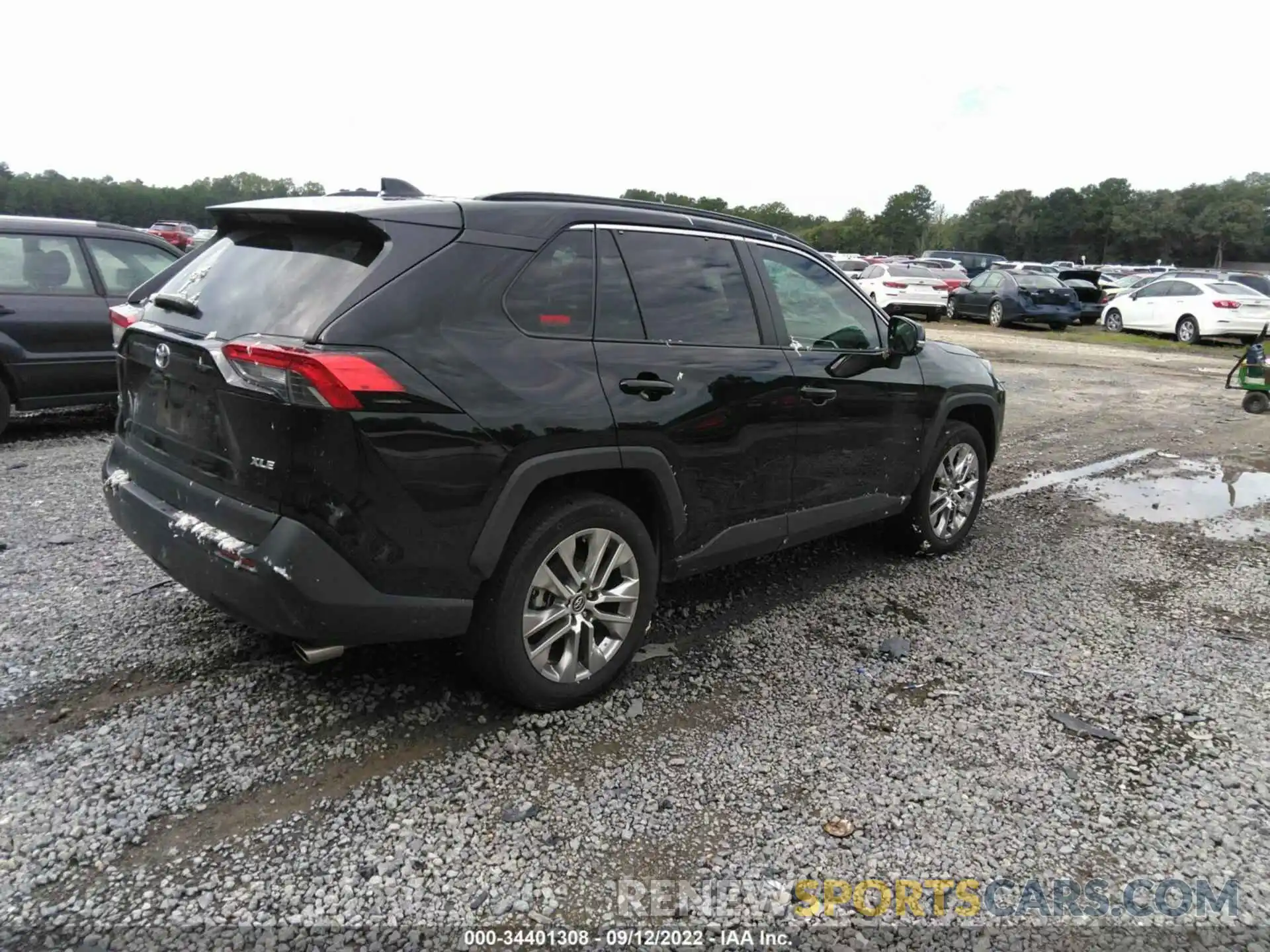 4 Photograph of a damaged car 2T3C1RFV0MC086513 TOYOTA RAV4 2021