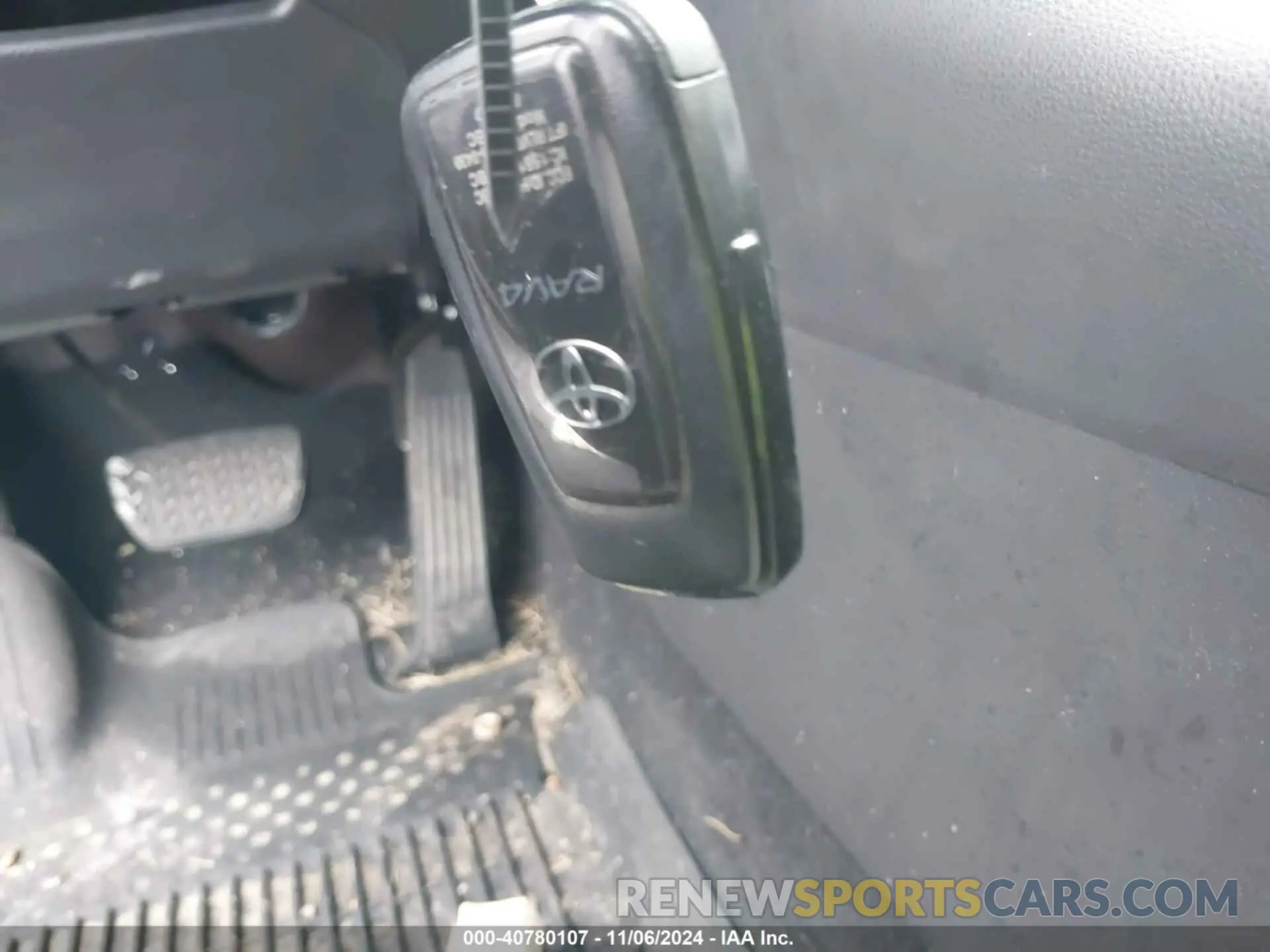 11 Photograph of a damaged car 2T3C1RFV0MC109899 TOYOTA RAV4 2021