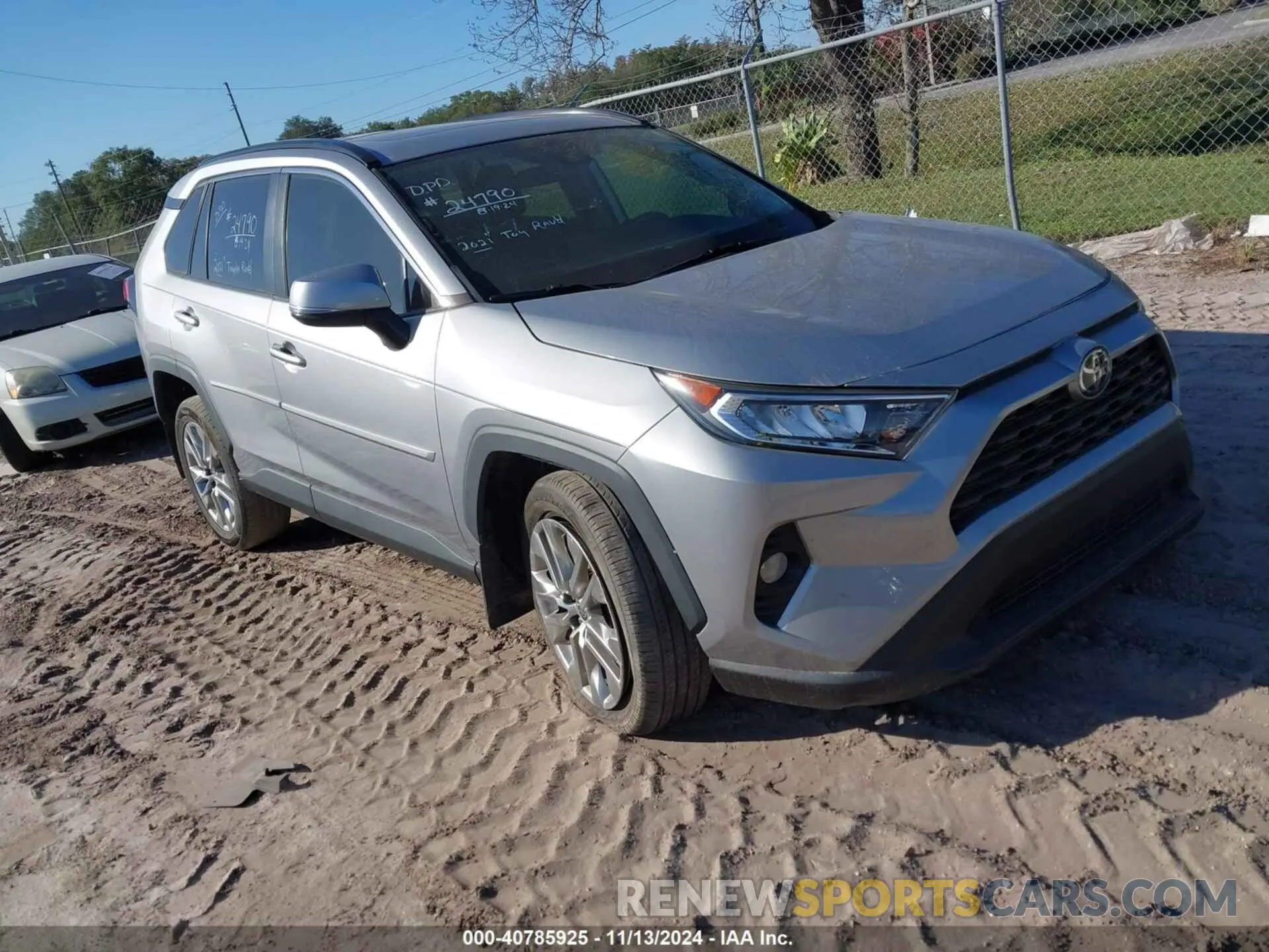 1 Photograph of a damaged car 2T3C1RFV0MC118781 TOYOTA RAV4 2021