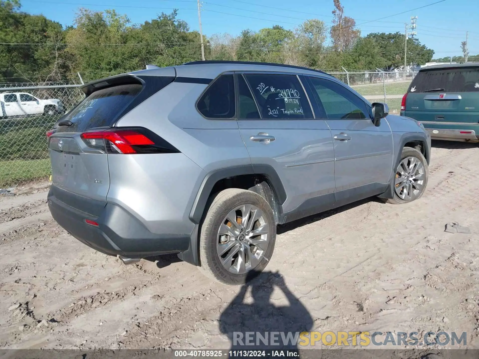 4 Photograph of a damaged car 2T3C1RFV0MC118781 TOYOTA RAV4 2021
