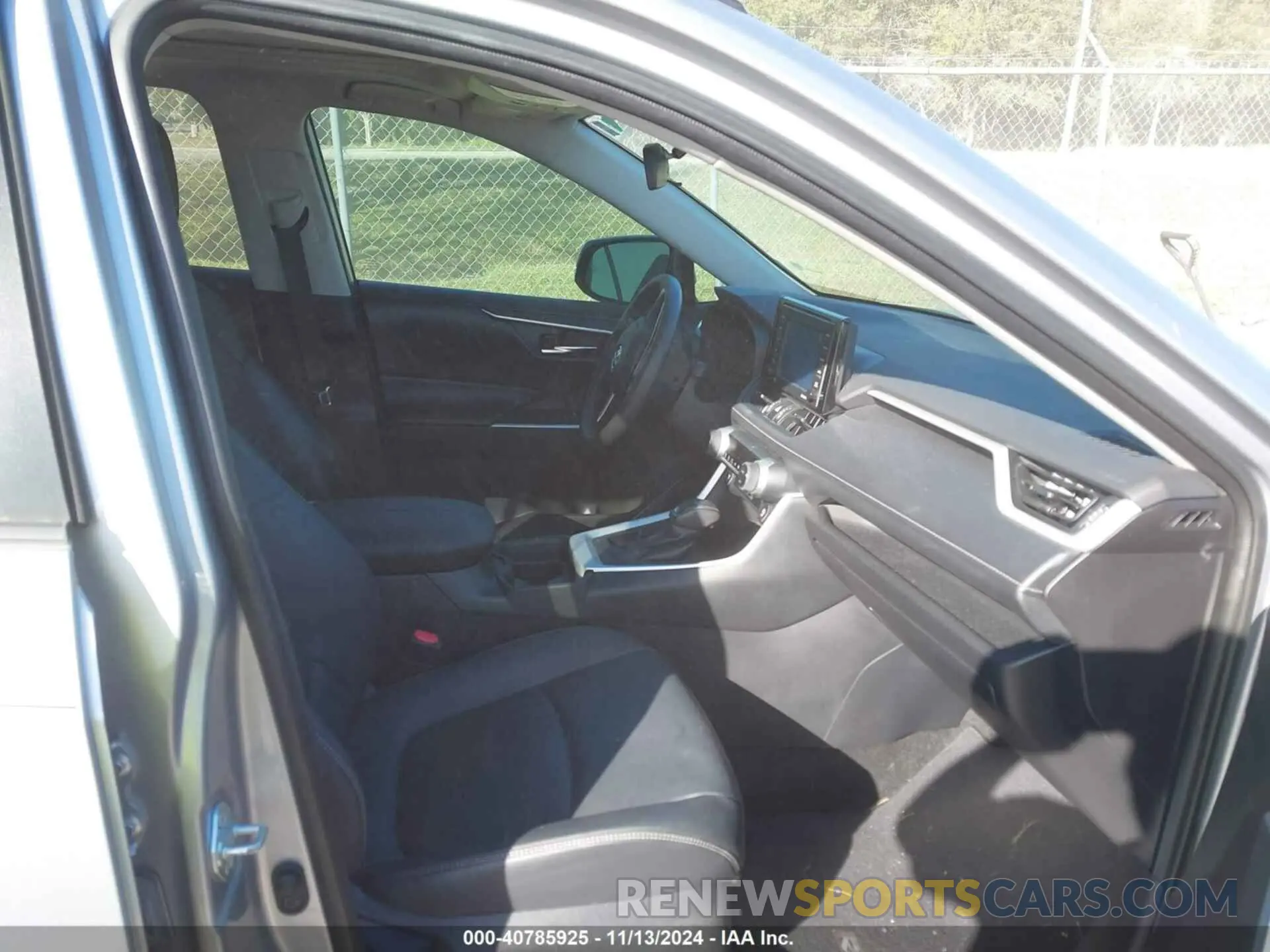 5 Photograph of a damaged car 2T3C1RFV0MC118781 TOYOTA RAV4 2021