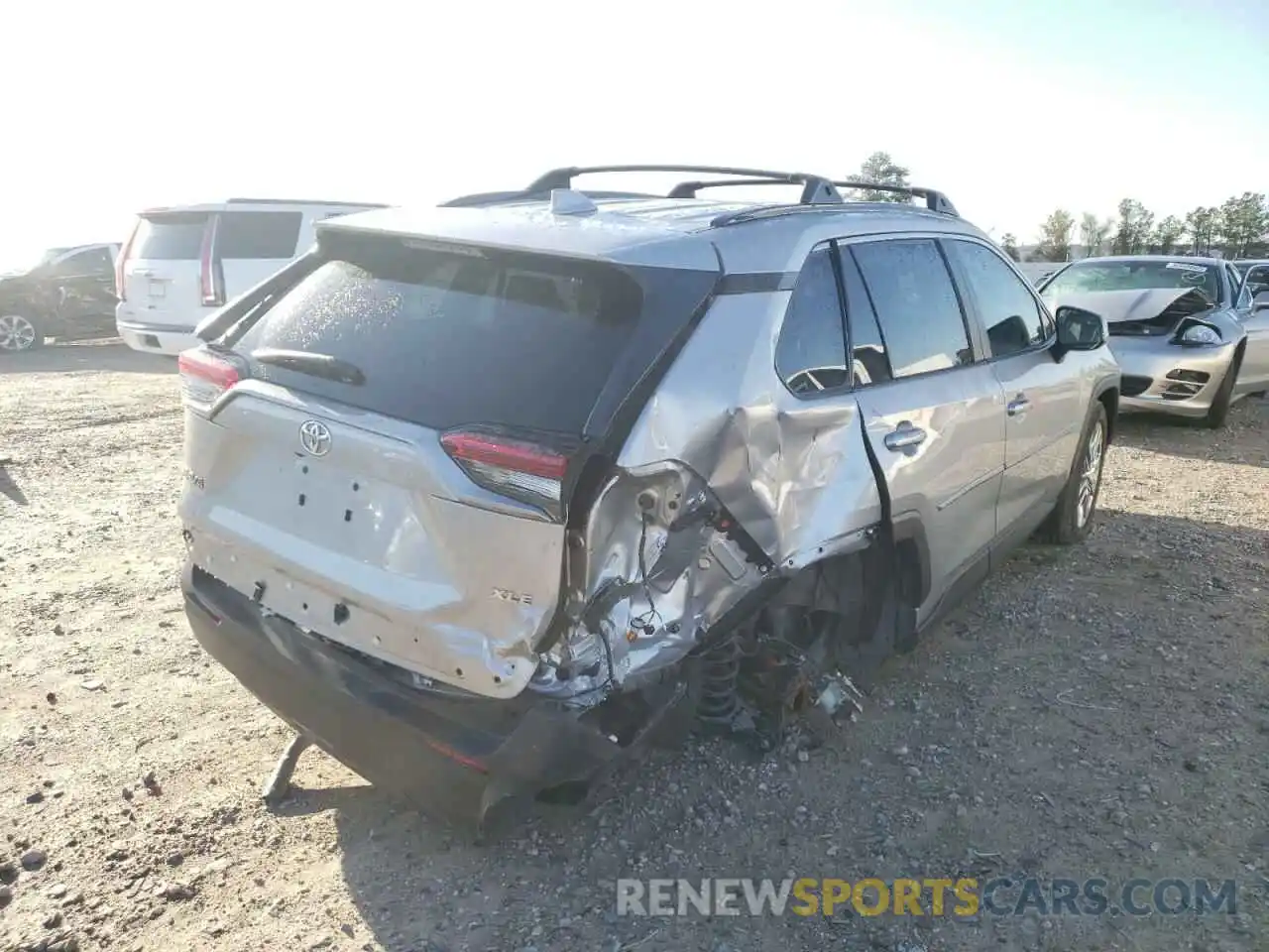 4 Photograph of a damaged car 2T3C1RFV0MC137346 TOYOTA RAV4 2021