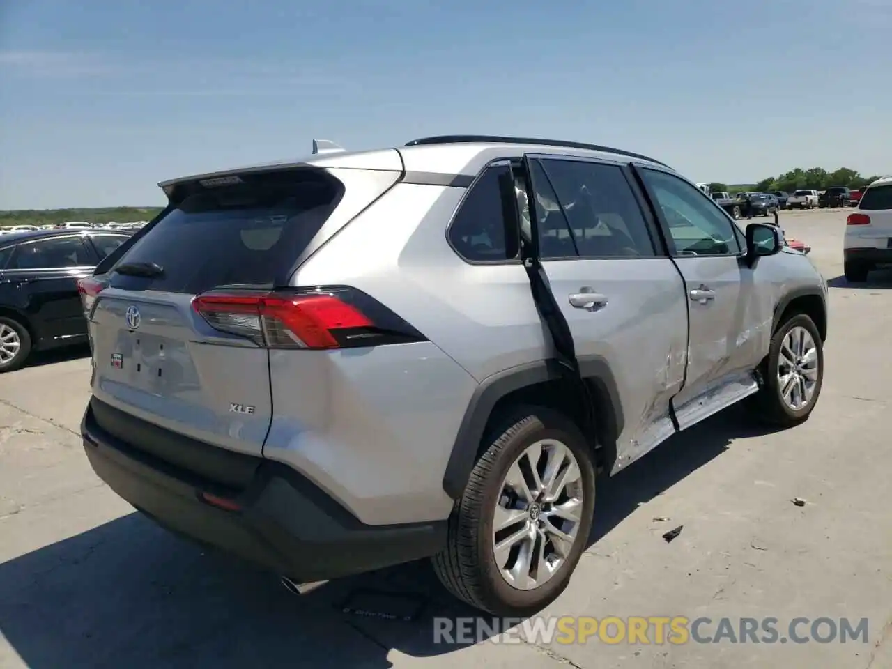 4 Photograph of a damaged car 2T3C1RFV0MC141171 TOYOTA RAV4 2021