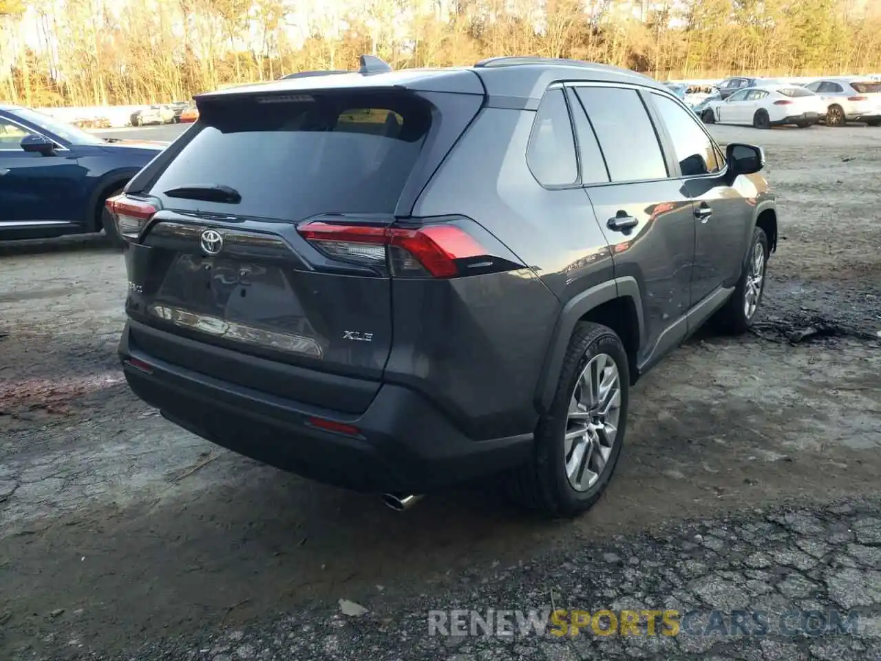 4 Photograph of a damaged car 2T3C1RFV0MC155815 TOYOTA RAV4 2021