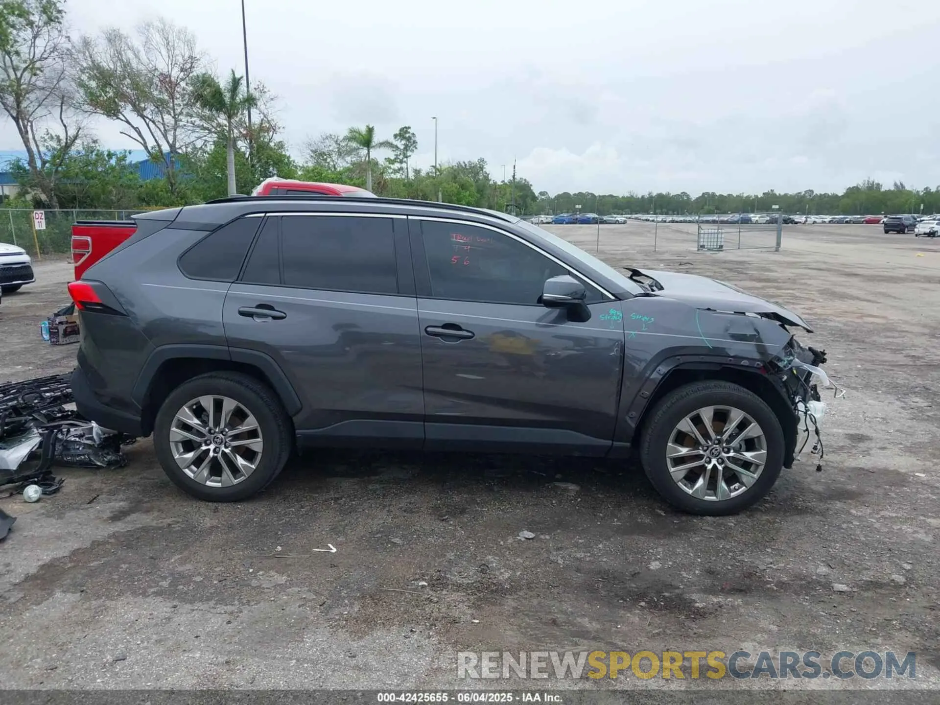 14 Photograph of a damaged car 2T3C1RFV0MC171416 TOYOTA RAV4 2021
