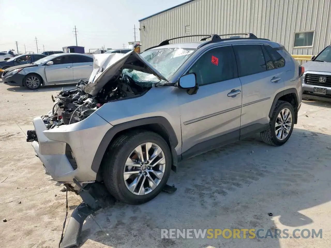 1 Photograph of a damaged car 2T3C1RFV0MC171822 TOYOTA RAV4 2021