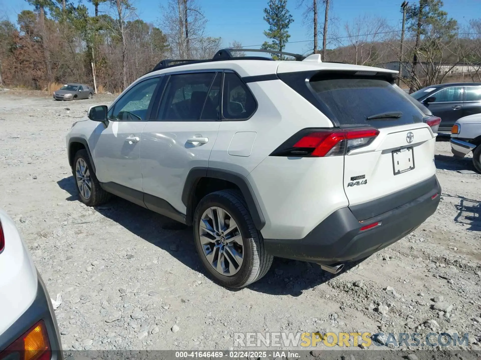 3 Photograph of a damaged car 2T3C1RFV0MW127432 TOYOTA RAV4 2021
