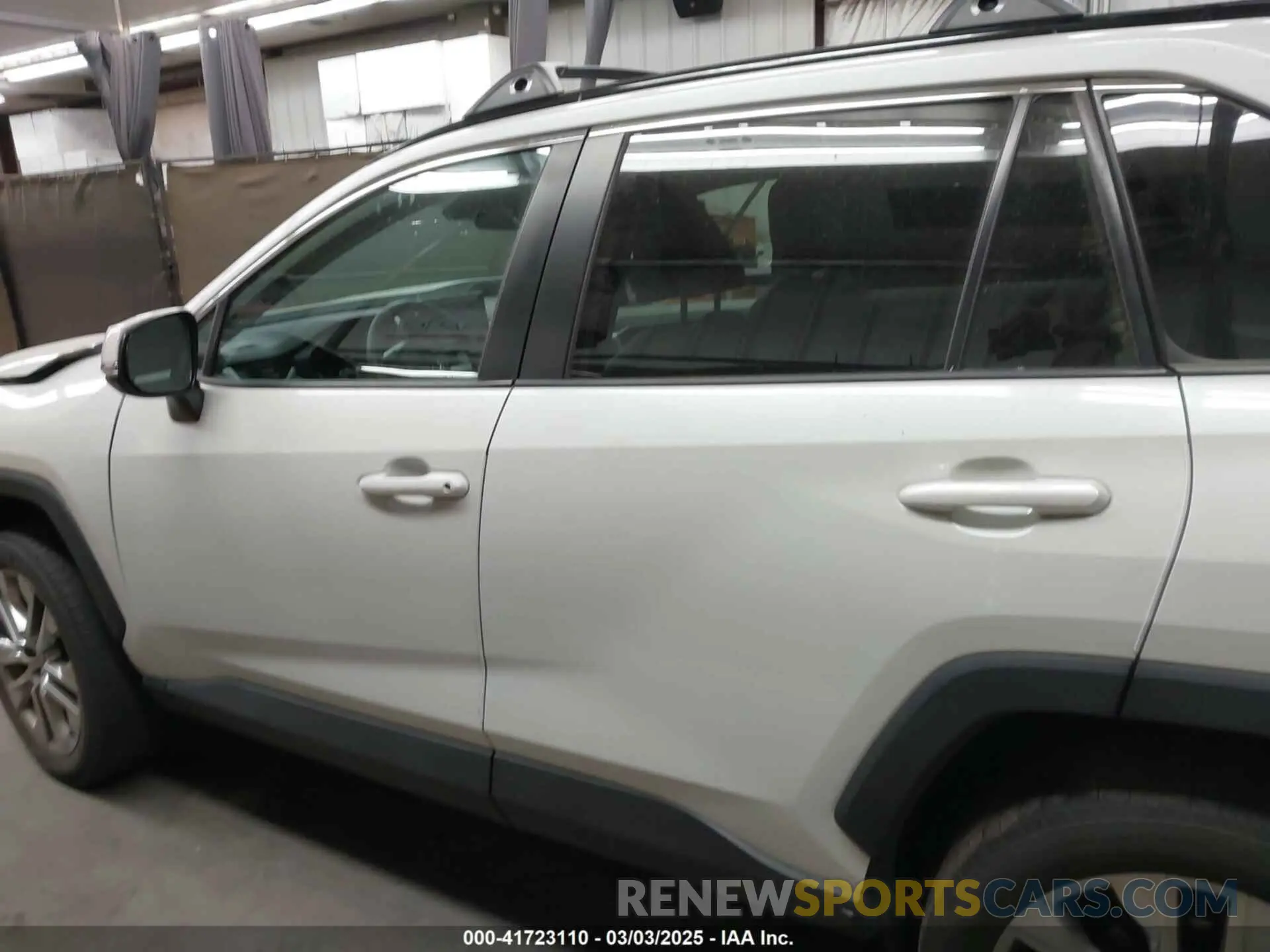 14 Photograph of a damaged car 2T3C1RFV0MW131609 TOYOTA RAV4 2021