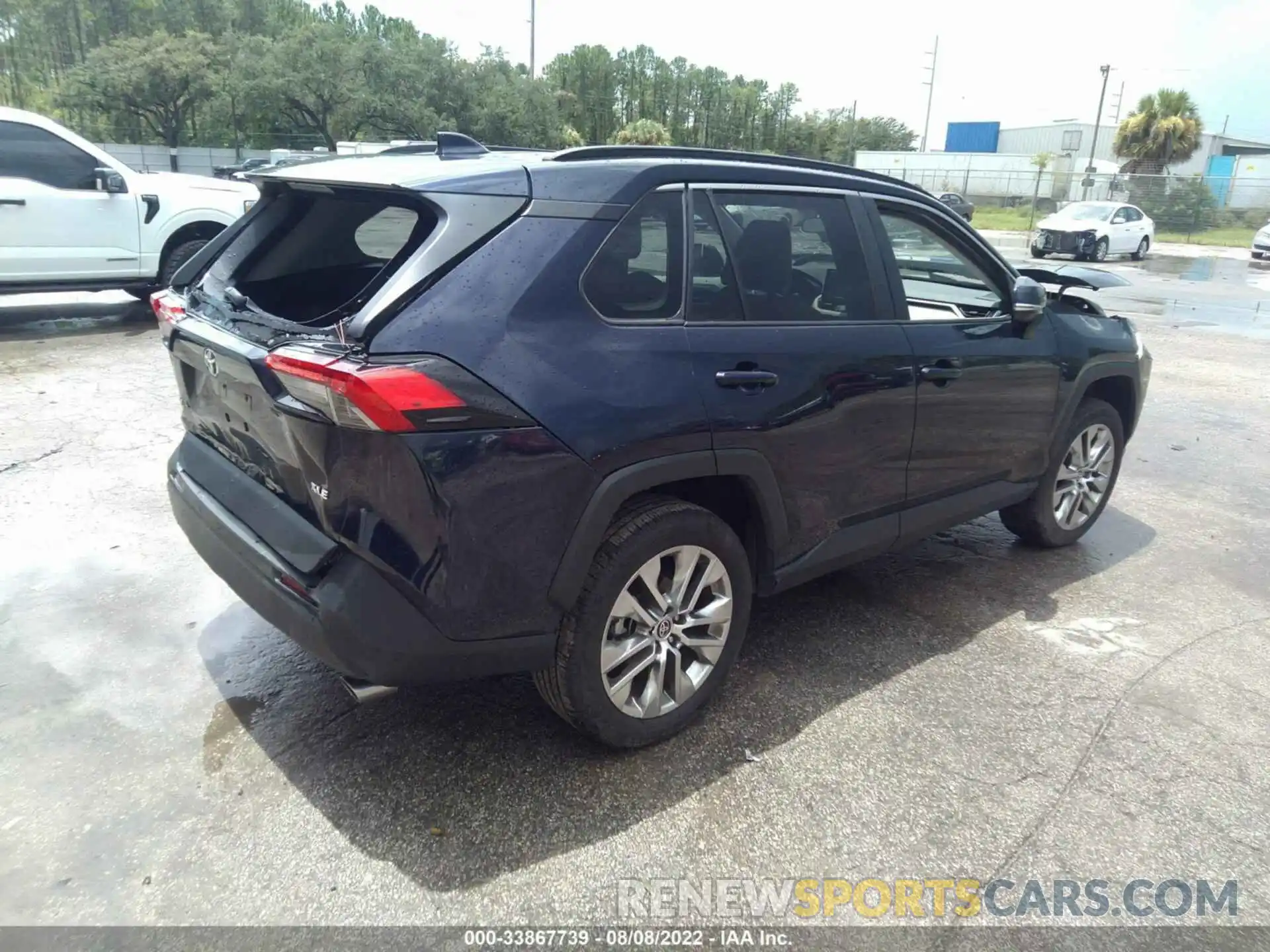 4 Photograph of a damaged car 2T3C1RFV0MW133537 TOYOTA RAV4 2021