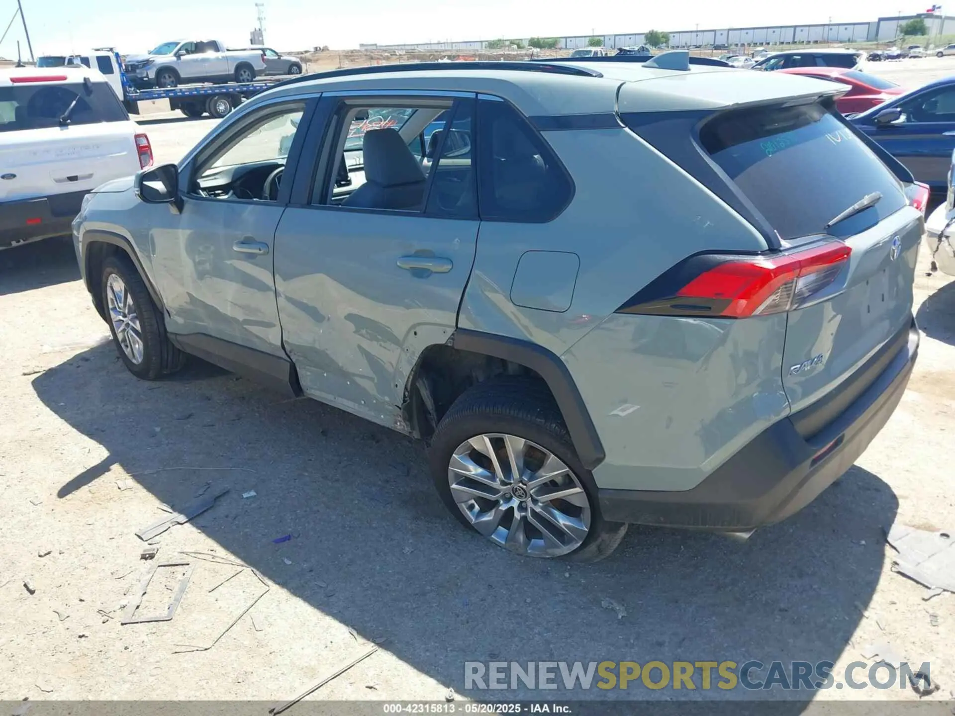 3 Photograph of a damaged car 2T3C1RFV0MW140682 TOYOTA RAV4 2021