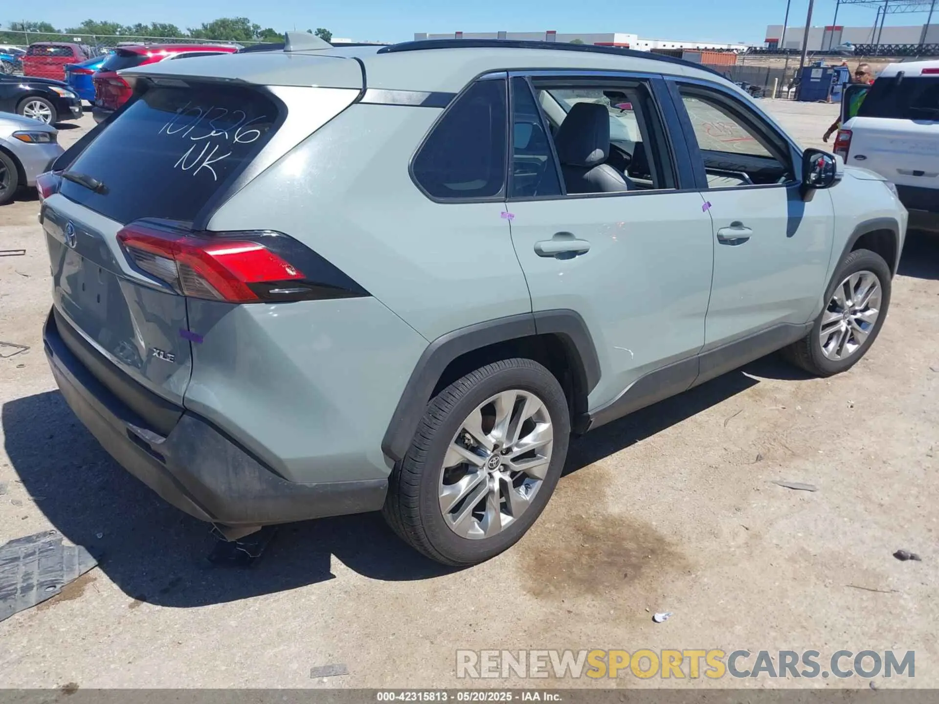 4 Photograph of a damaged car 2T3C1RFV0MW140682 TOYOTA RAV4 2021