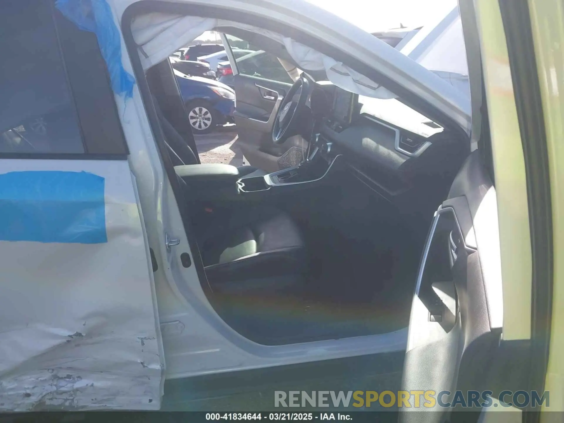 5 Photograph of a damaged car 2T3C1RFV0MW152654 TOYOTA RAV4 2021