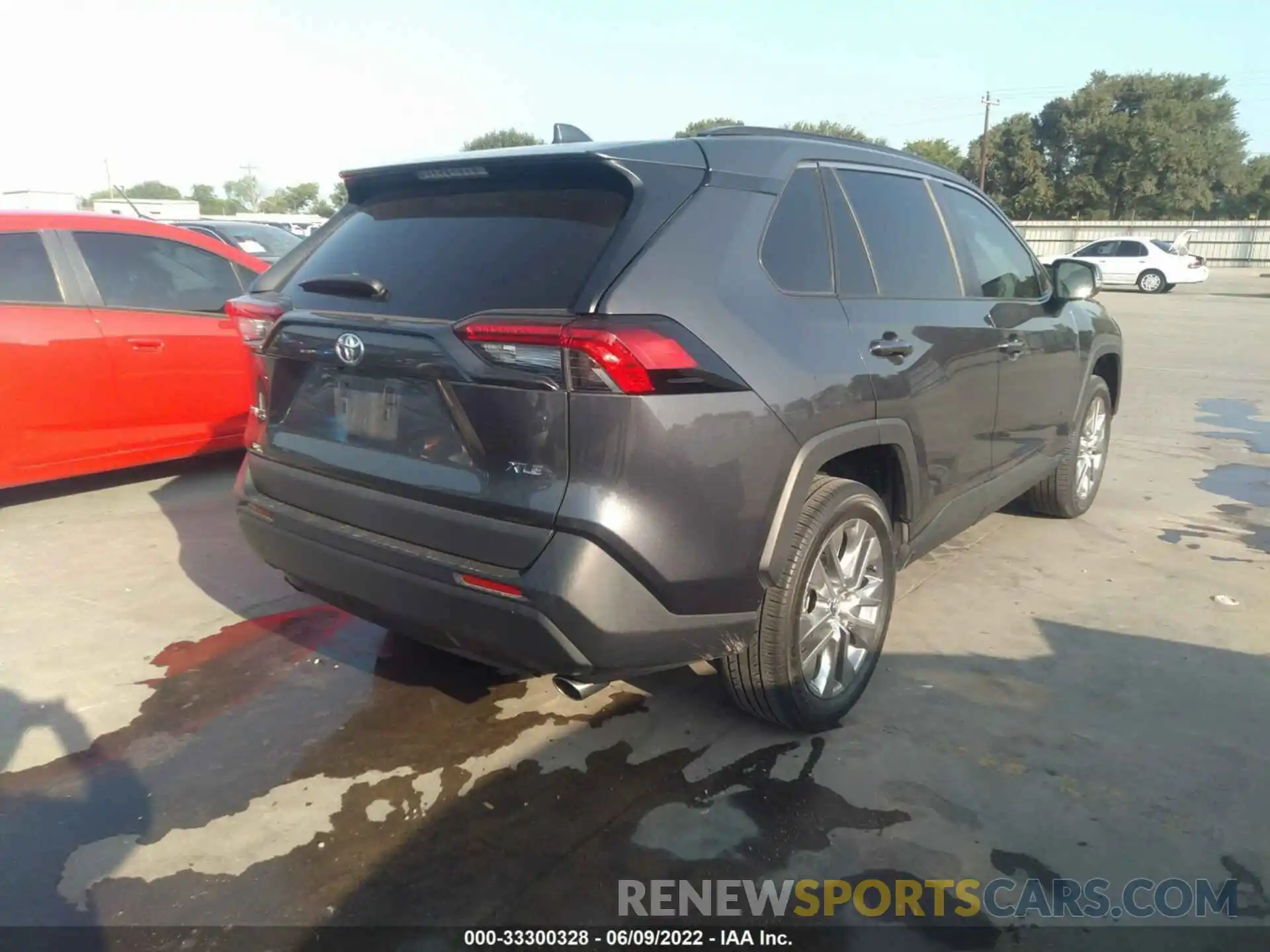 4 Photograph of a damaged car 2T3C1RFV1MC102007 TOYOTA RAV4 2021