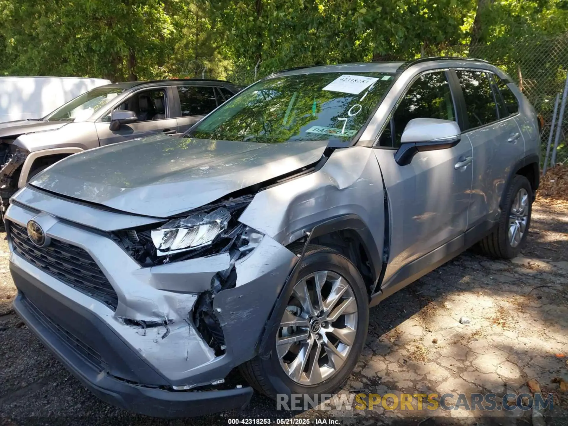 6 Photograph of a damaged car 2T3C1RFV1MC121107 TOYOTA RAV4 2021