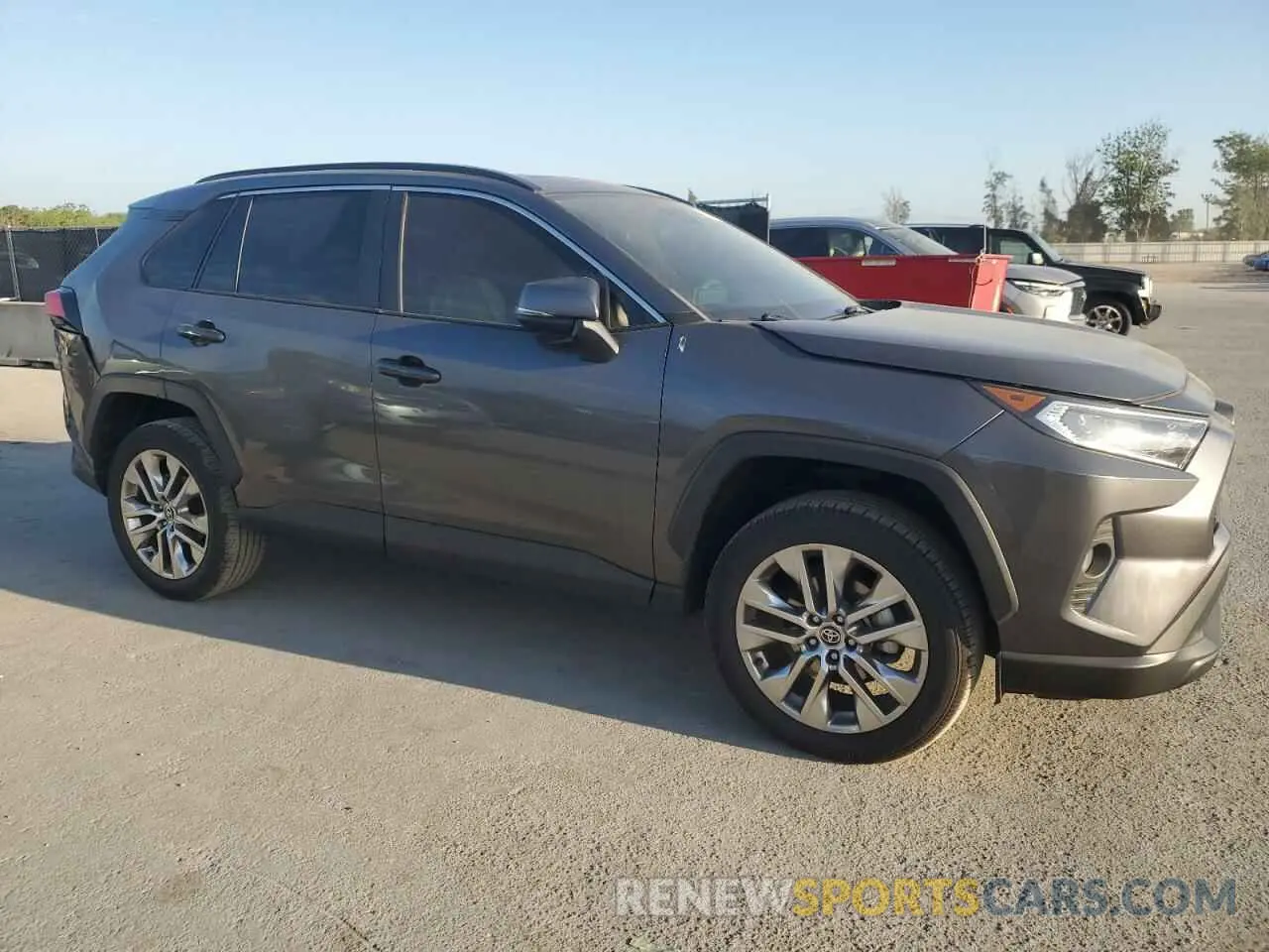 4 Photograph of a damaged car 2T3C1RFV1MC127148 TOYOTA RAV4 2021