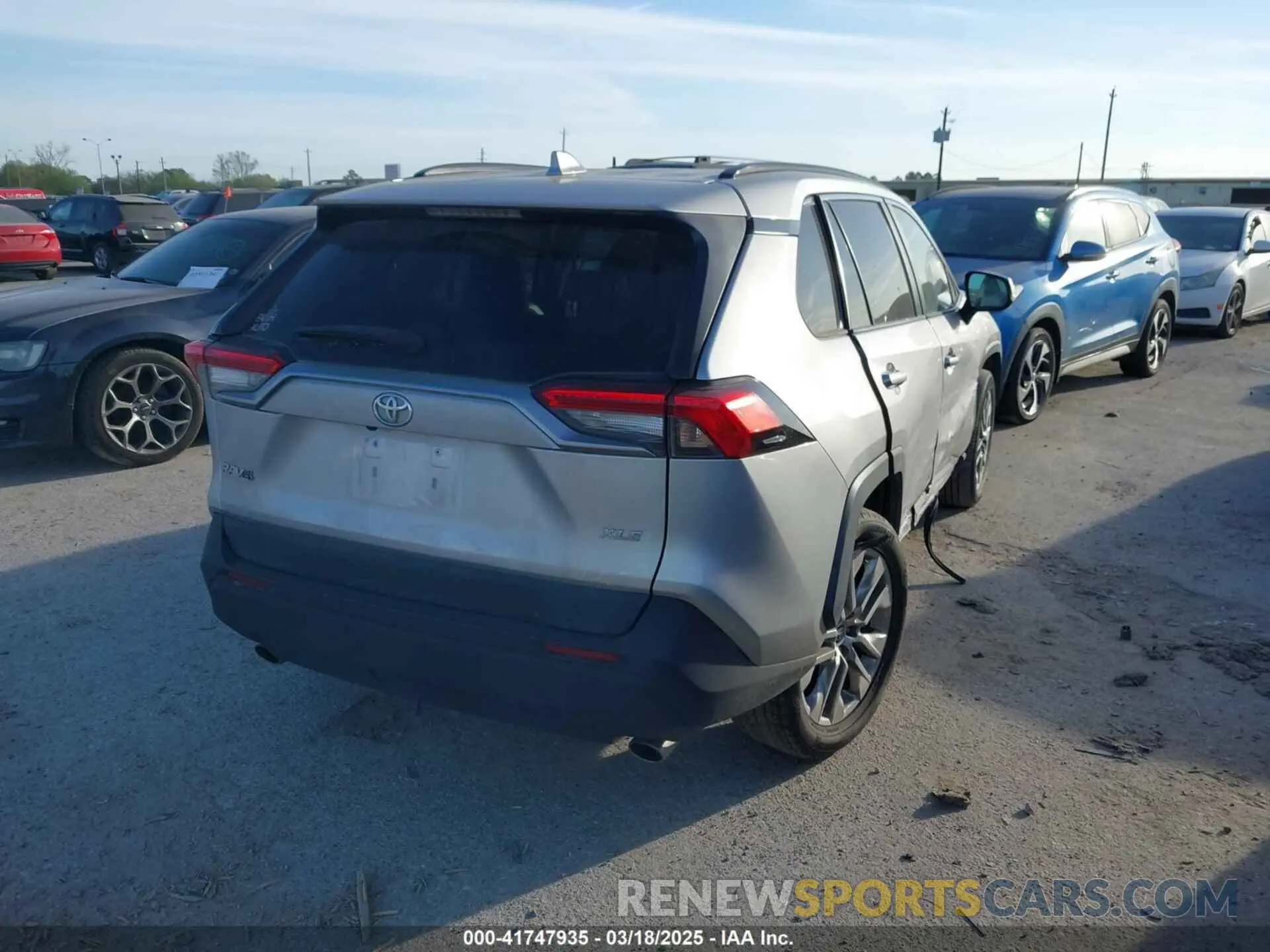 4 Photograph of a damaged car 2T3C1RFV1MC142071 TOYOTA RAV4 2021