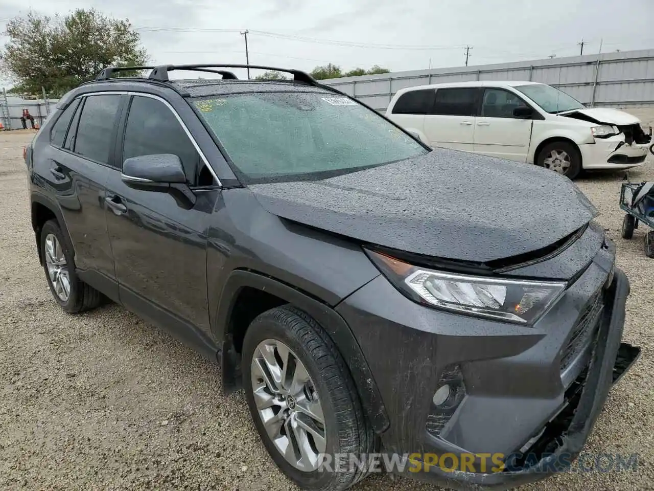 1 Photograph of a damaged car 2T3C1RFV1MC173014 TOYOTA RAV4 2021