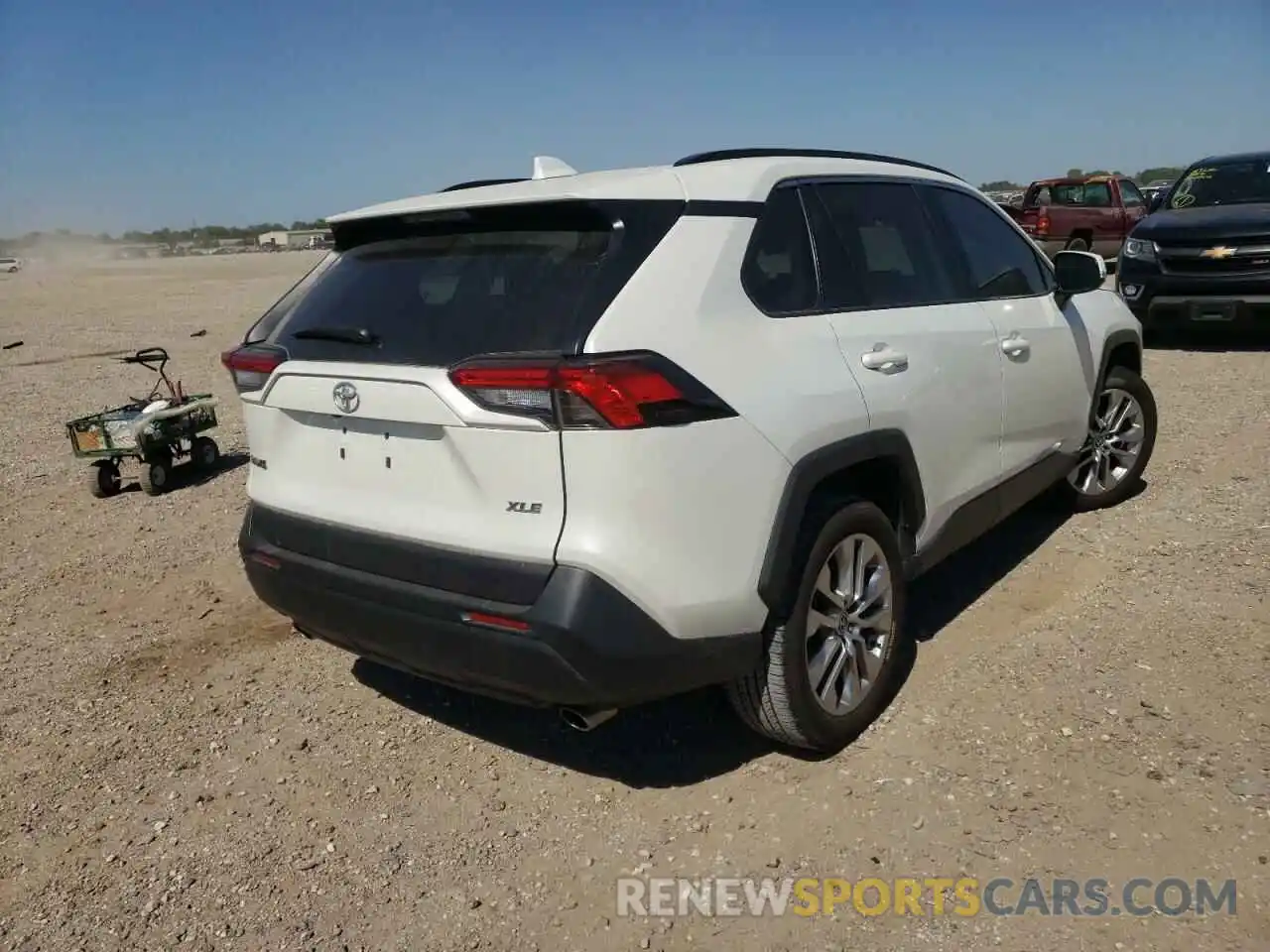 4 Photograph of a damaged car 2T3C1RFV1MW184352 TOYOTA RAV4 2021