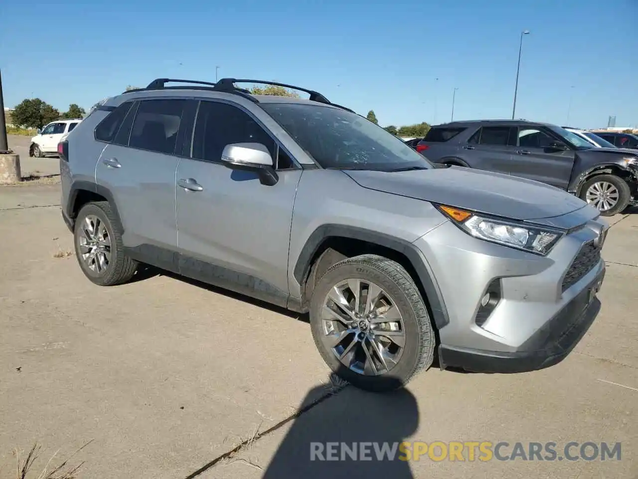 4 Photograph of a damaged car 2T3C1RFV2MC112903 TOYOTA RAV4 2021