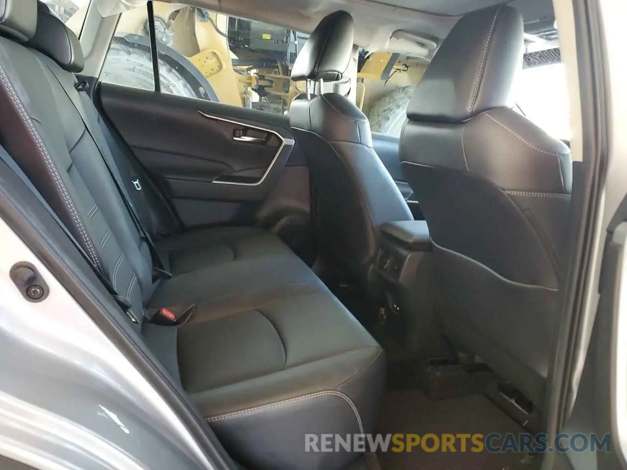 11 Photograph of a damaged car 2T3C1RFV2MC115915 TOYOTA RAV4 2021