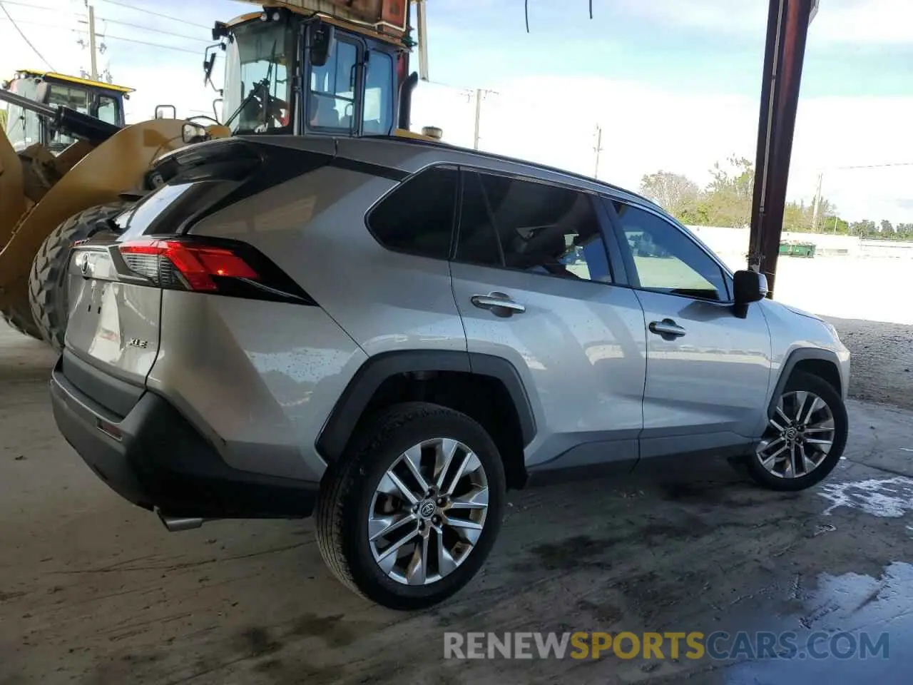 3 Photograph of a damaged car 2T3C1RFV2MC115915 TOYOTA RAV4 2021