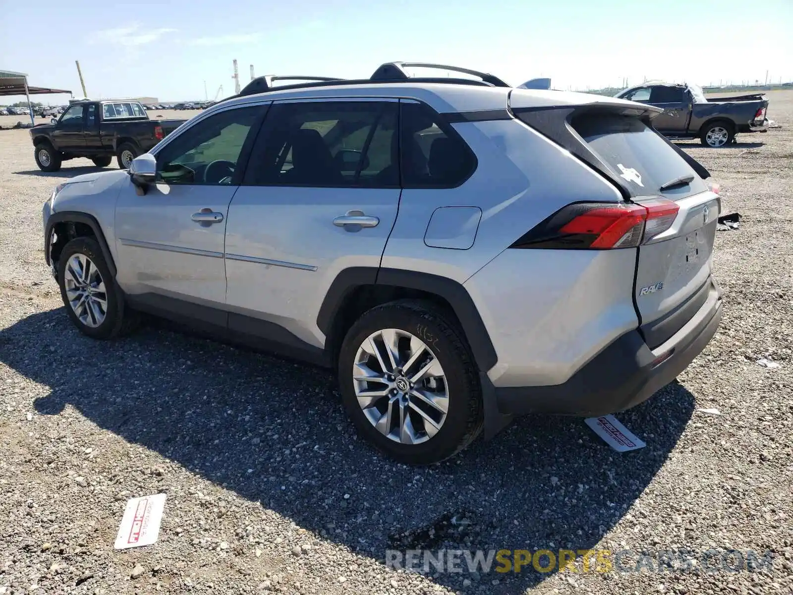 3 Photograph of a damaged car 2T3C1RFV2MC142418 TOYOTA RAV4 2021