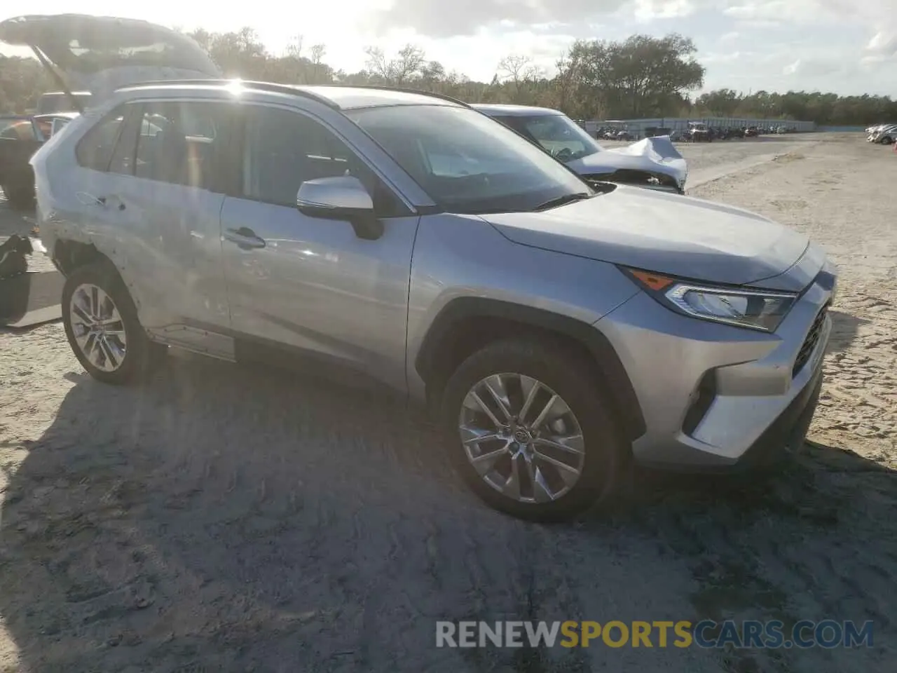 4 Photograph of a damaged car 2T3C1RFV2MC148994 TOYOTA RAV4 2021