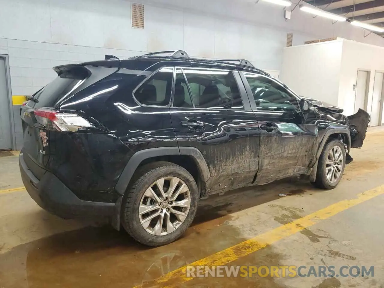 3 Photograph of a damaged car 2T3C1RFV2MC171935 TOYOTA RAV4 2021