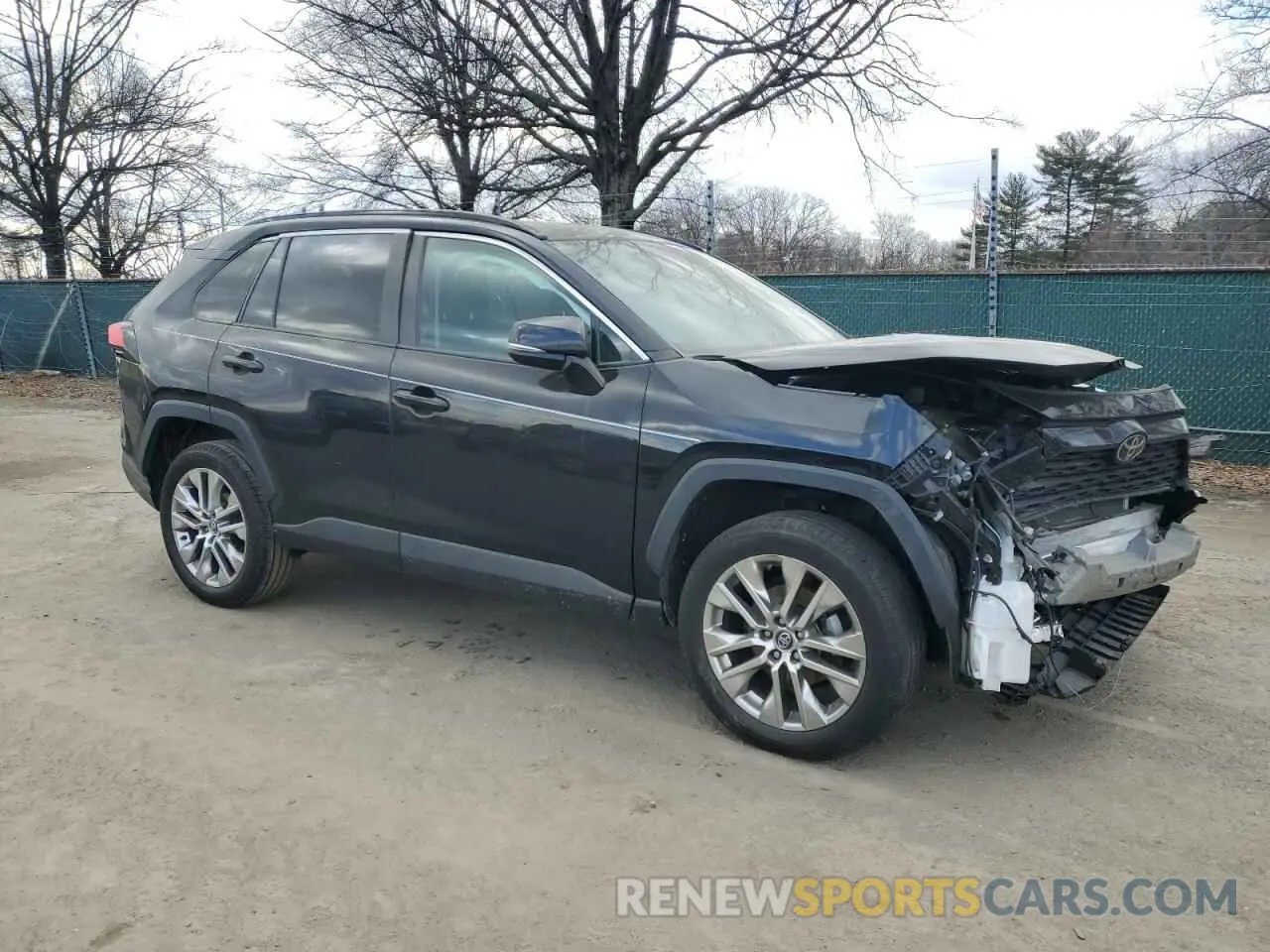 4 Photograph of a damaged car 2T3C1RFV2MW115671 TOYOTA RAV4 2021
