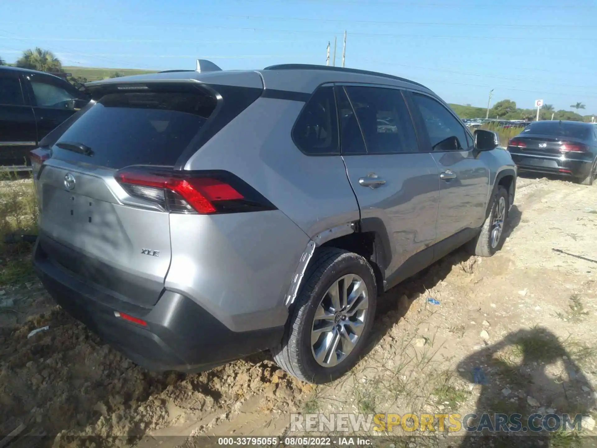 4 Photograph of a damaged car 2T3C1RFV2MW164403 TOYOTA RAV4 2021