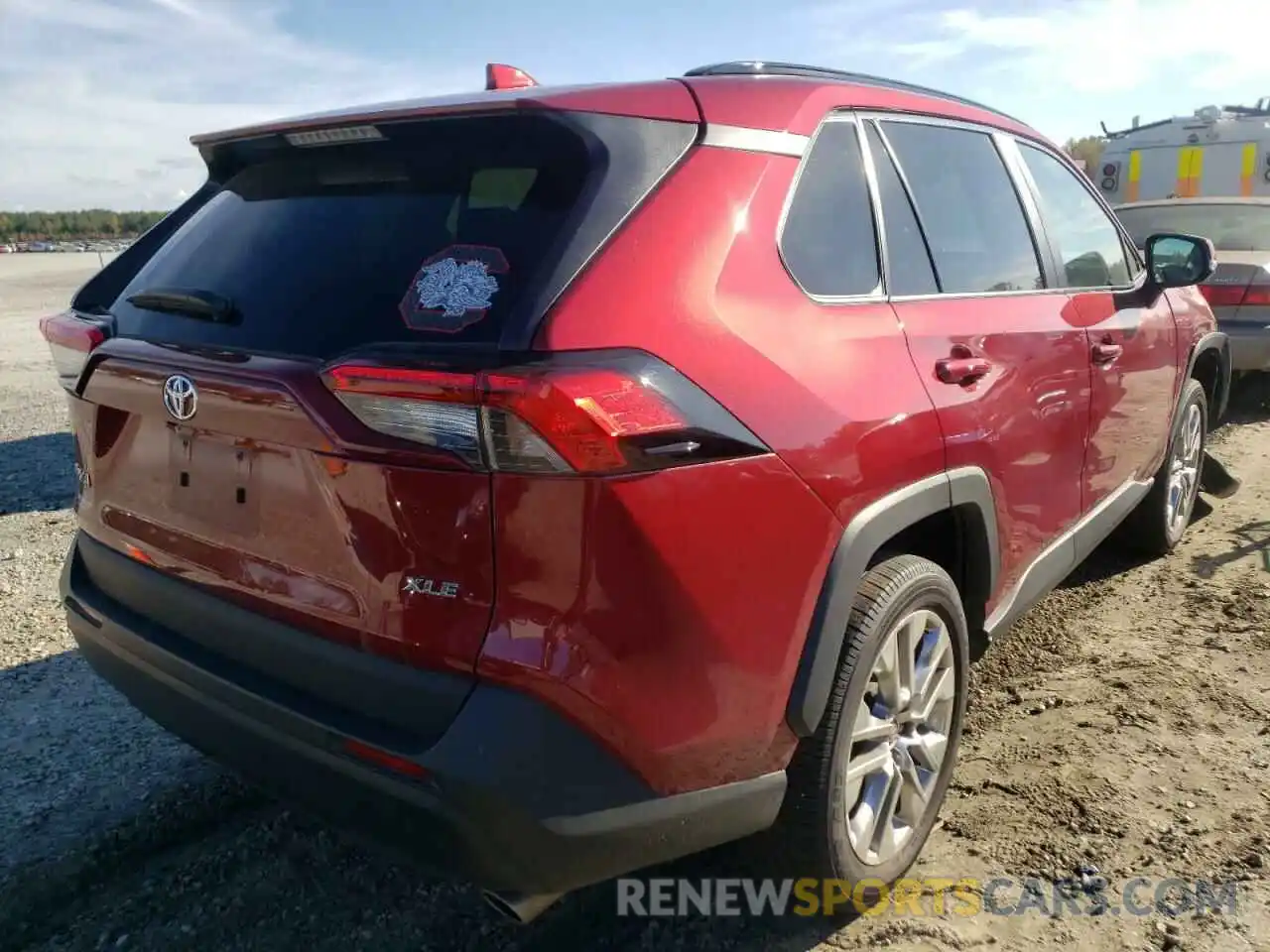 4 Photograph of a damaged car 2T3C1RFV2MW171707 TOYOTA RAV4 2021