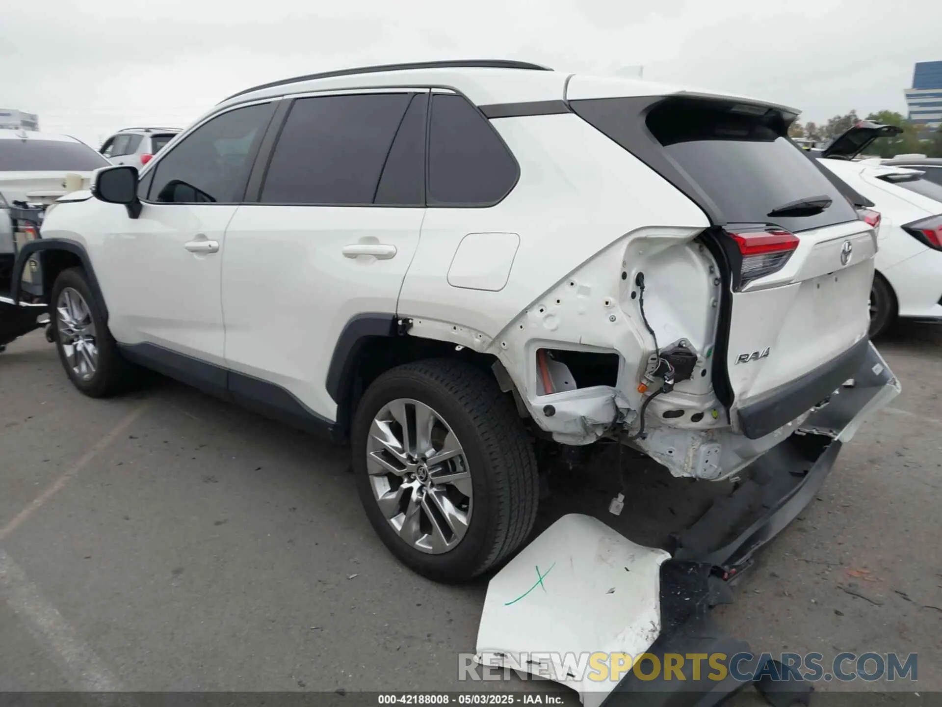 3 Photograph of a damaged car 2T3C1RFV2MW184327 TOYOTA RAV4 2021