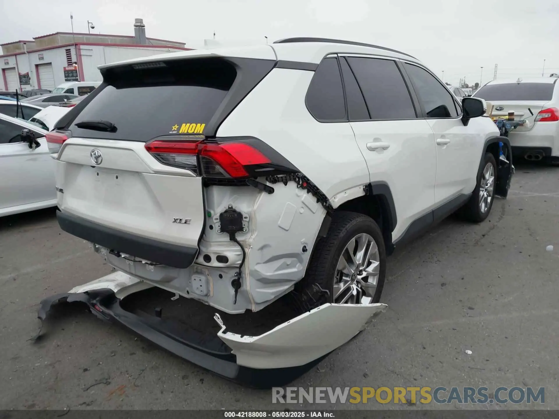 4 Photograph of a damaged car 2T3C1RFV2MW184327 TOYOTA RAV4 2021